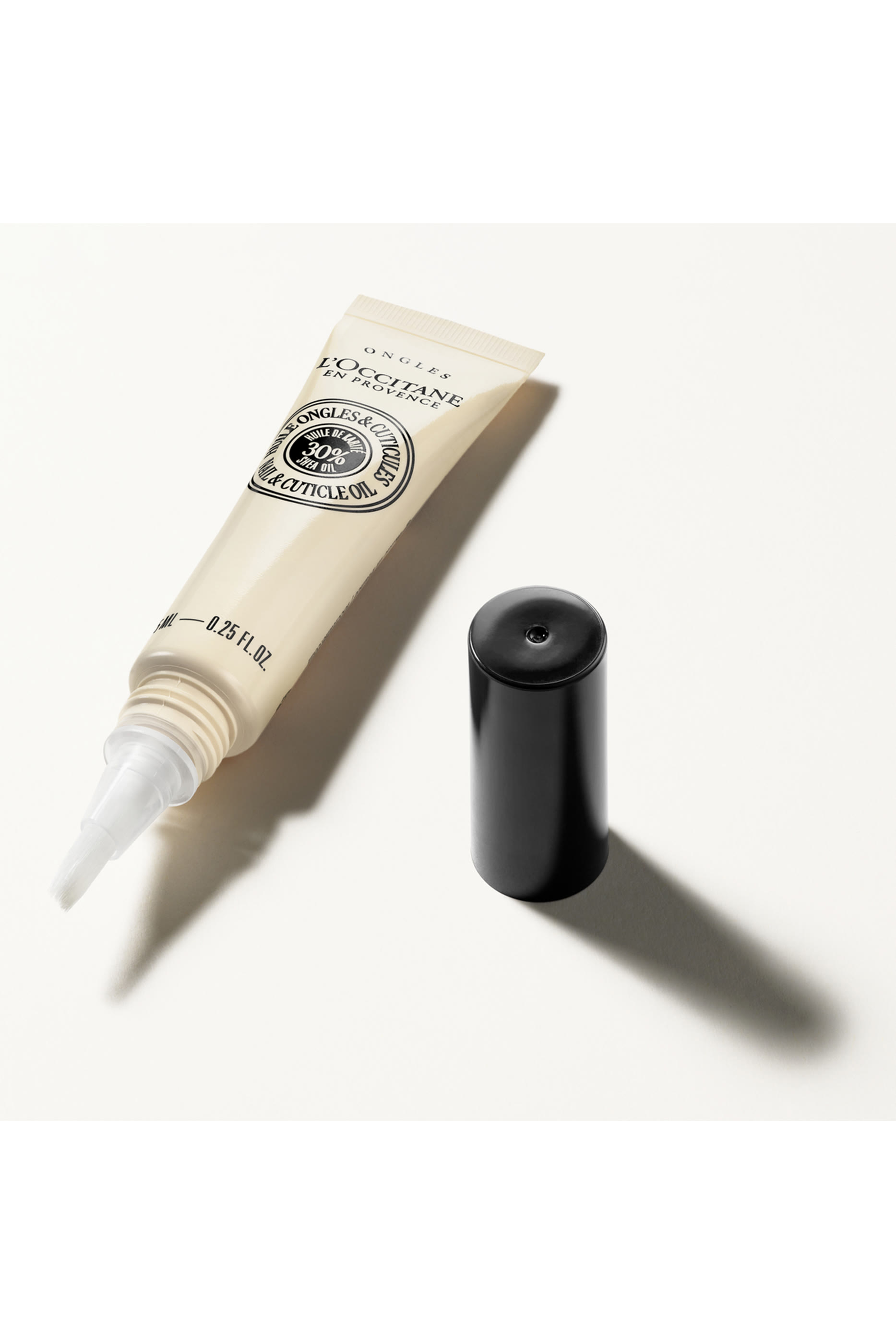 زيت الشيا للأظافر والجلد المحيط بها