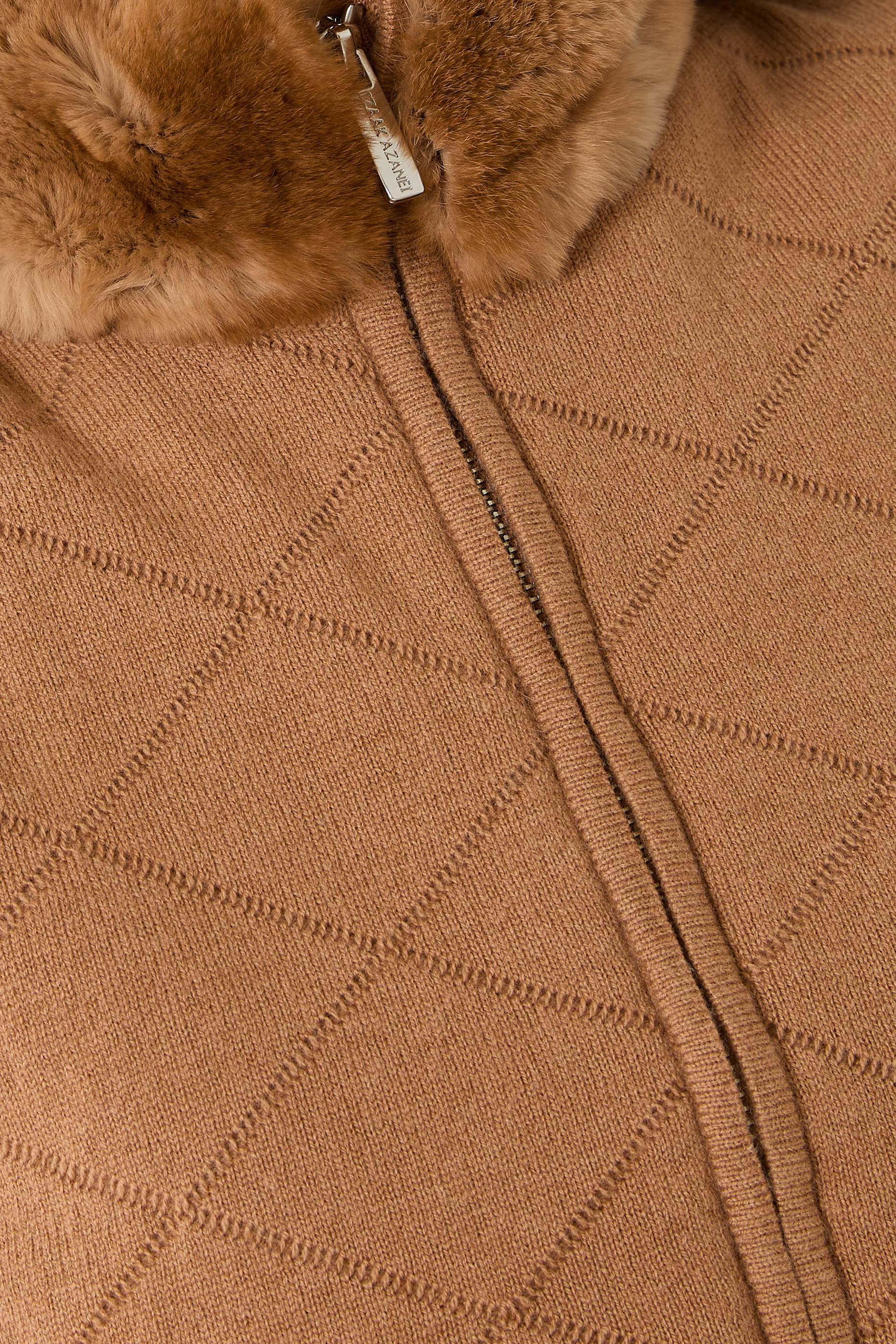 جيليه بسحّاب في الأمام