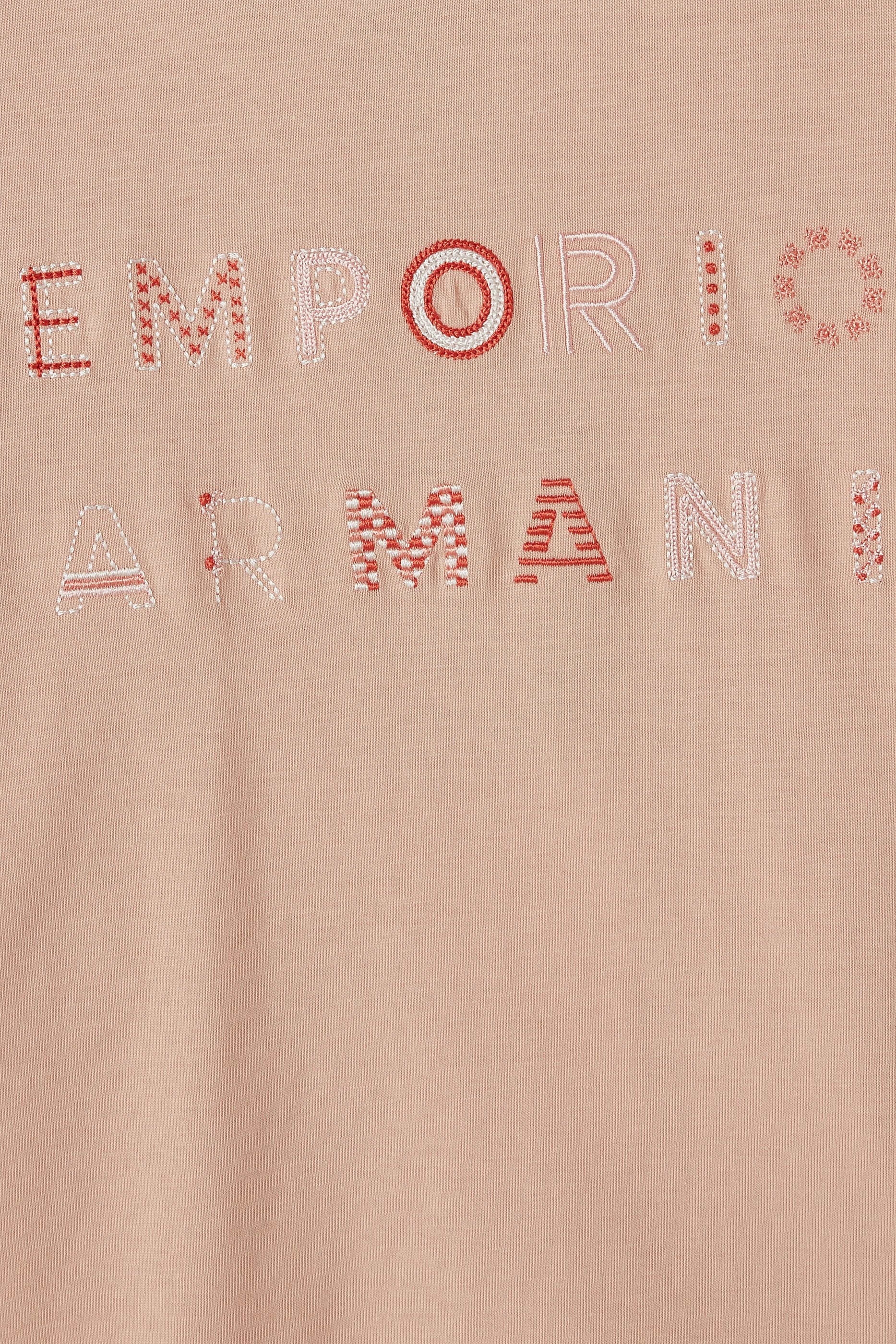 تيشيرت بشعار الماركة للأطفال