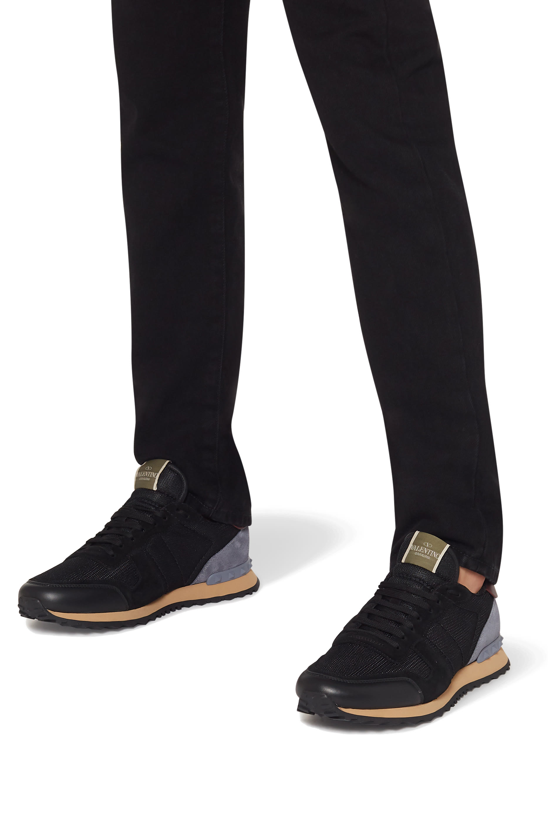 سنيكرز روك رانر مزين بحلي هرمية فالنتينو غارافاني