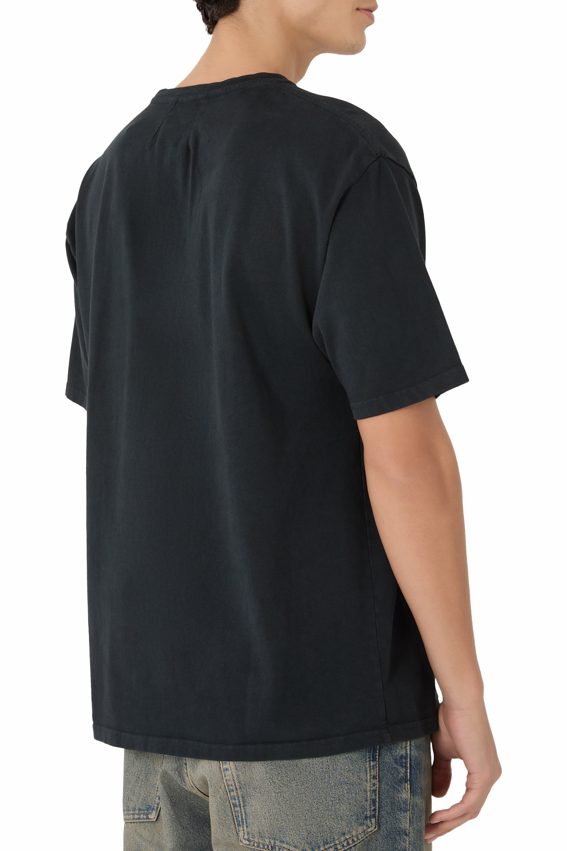 تيشيرت بشعار الماركة ونقشة كوتسوولد