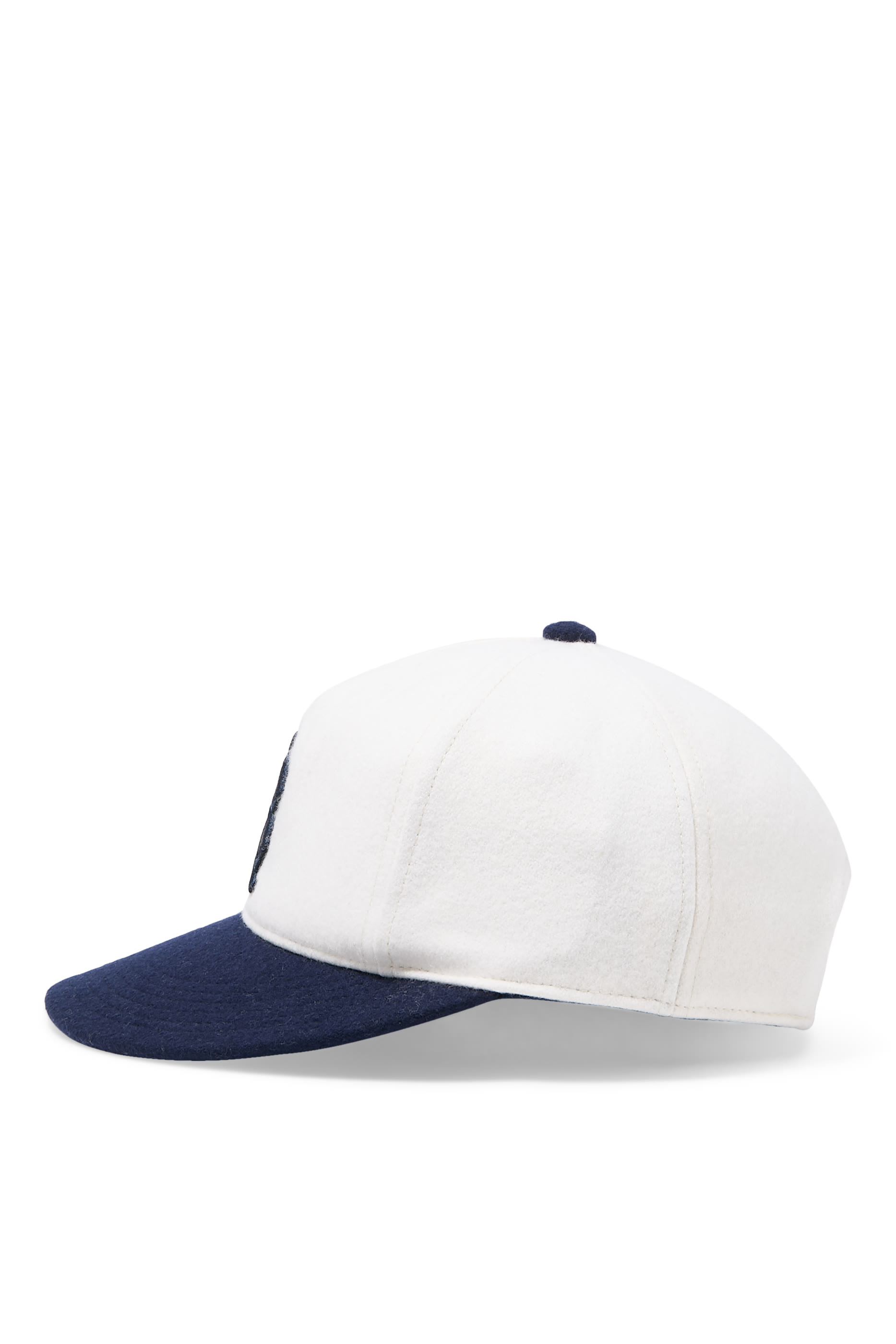 كاب مزين بحروف شعار الماركة صوف