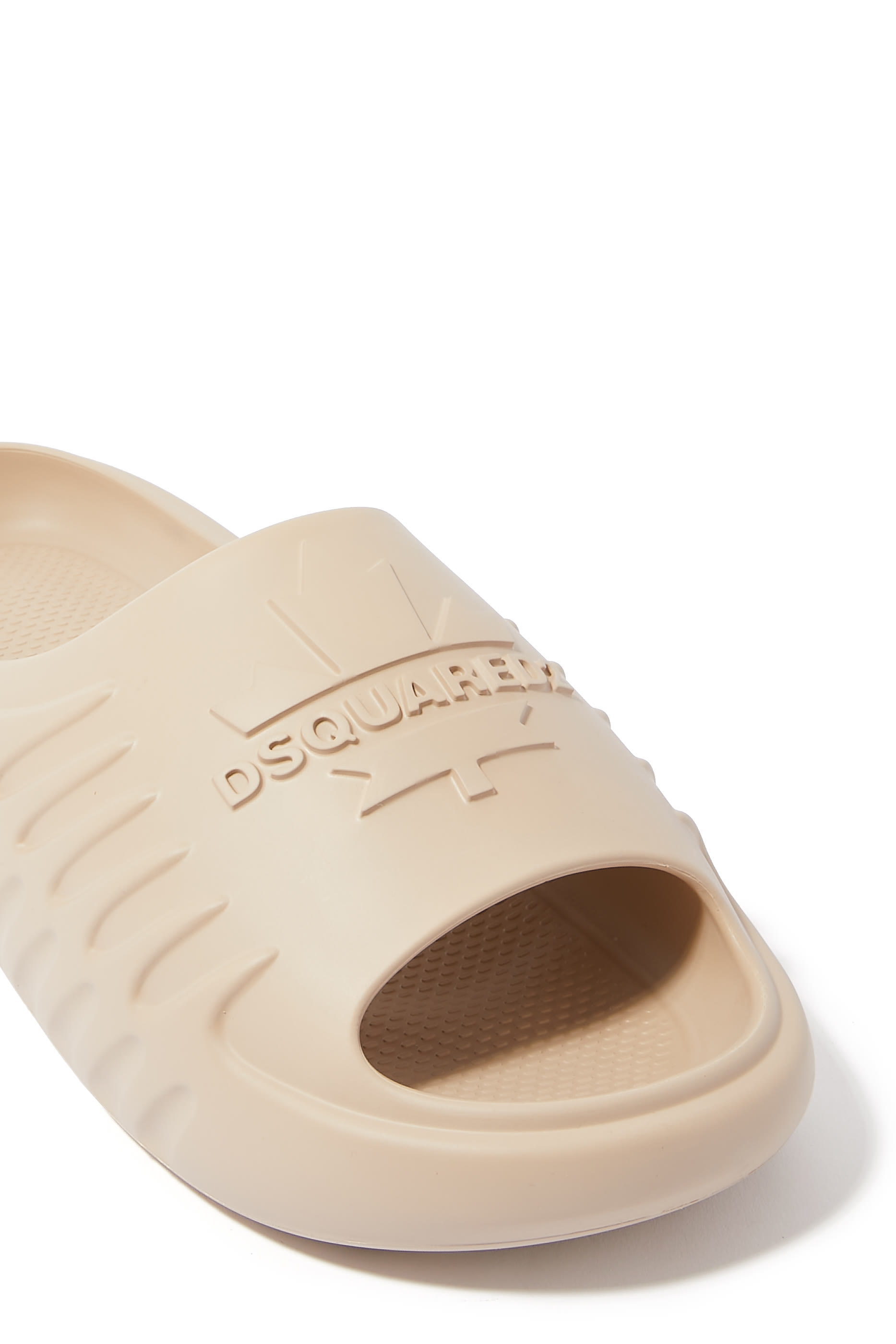 حذاء خفيف بنقشة ورقة كندية