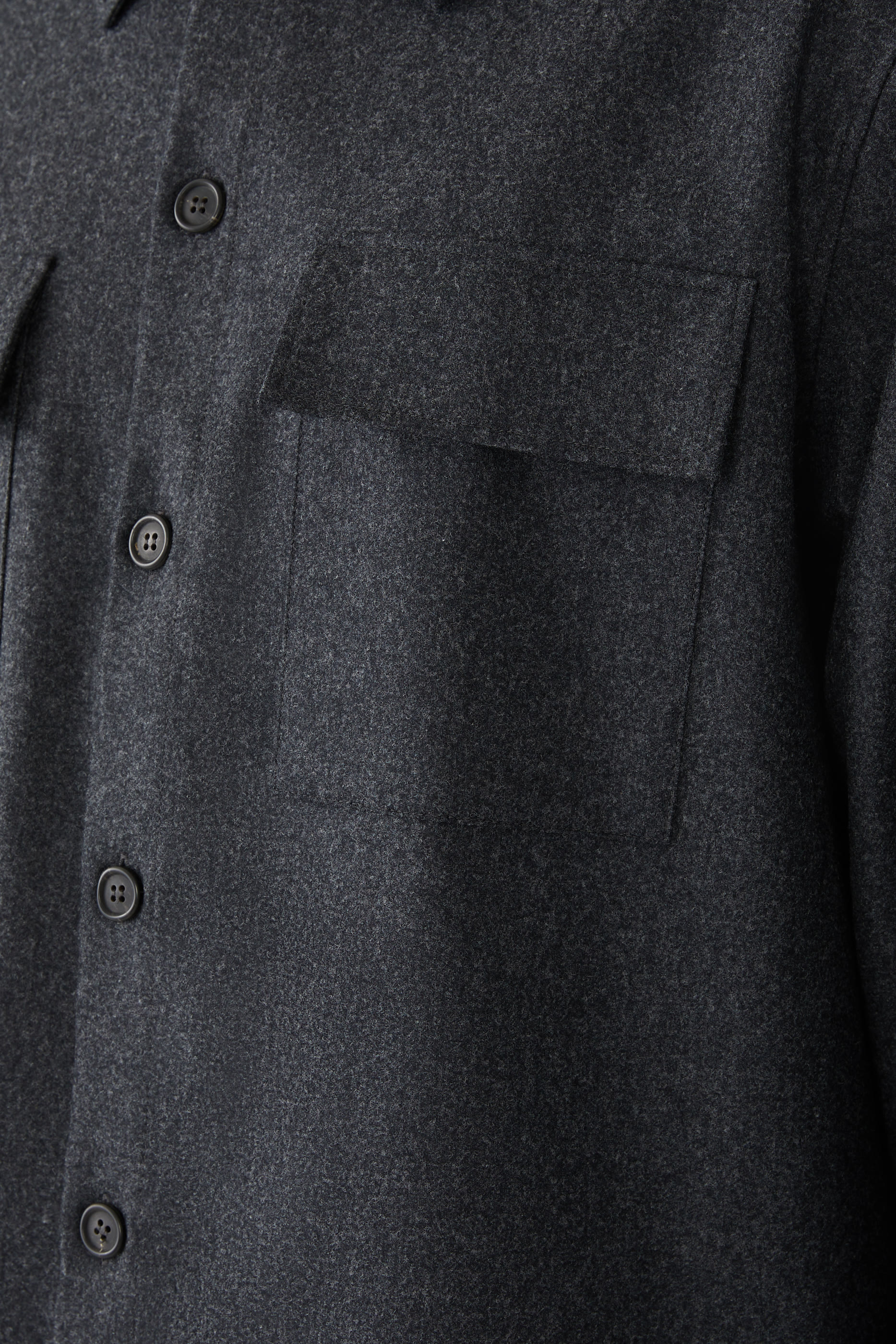 سترة بأكمام طويلة