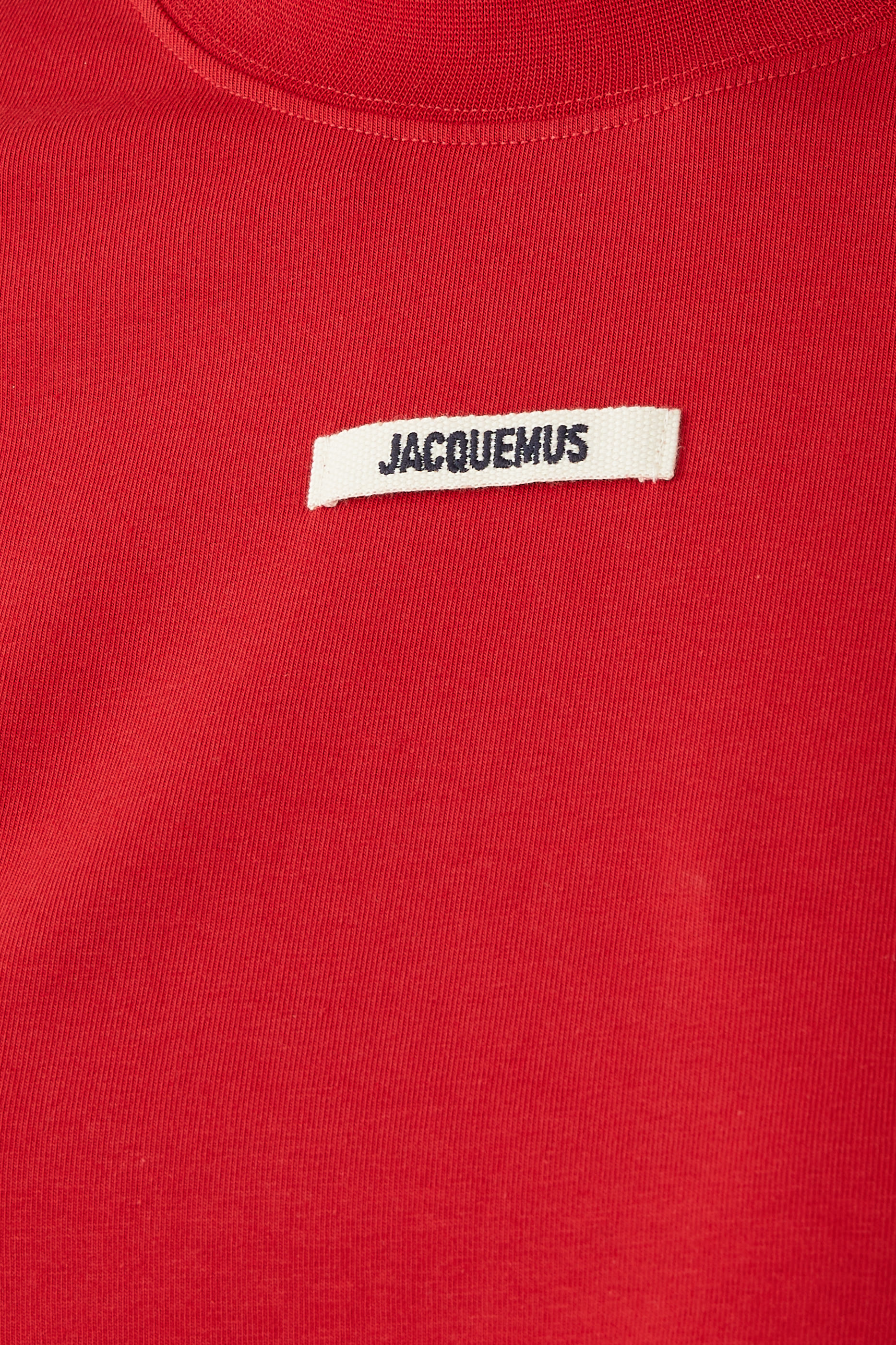 تيشييرت بشعار الماركة بارز الملمس