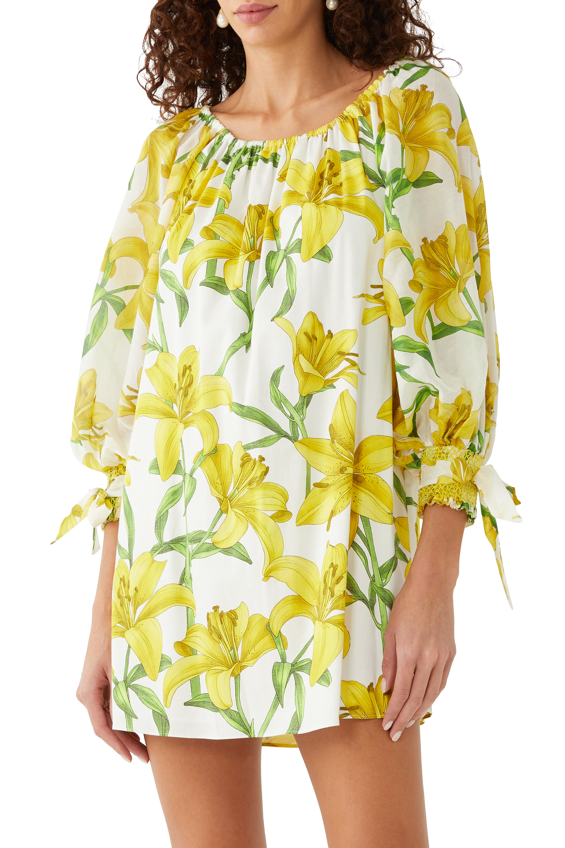 فستان ارتميس قصير بتصميم بلوزة بأكتاف مكشوفة وأكمام بربطات