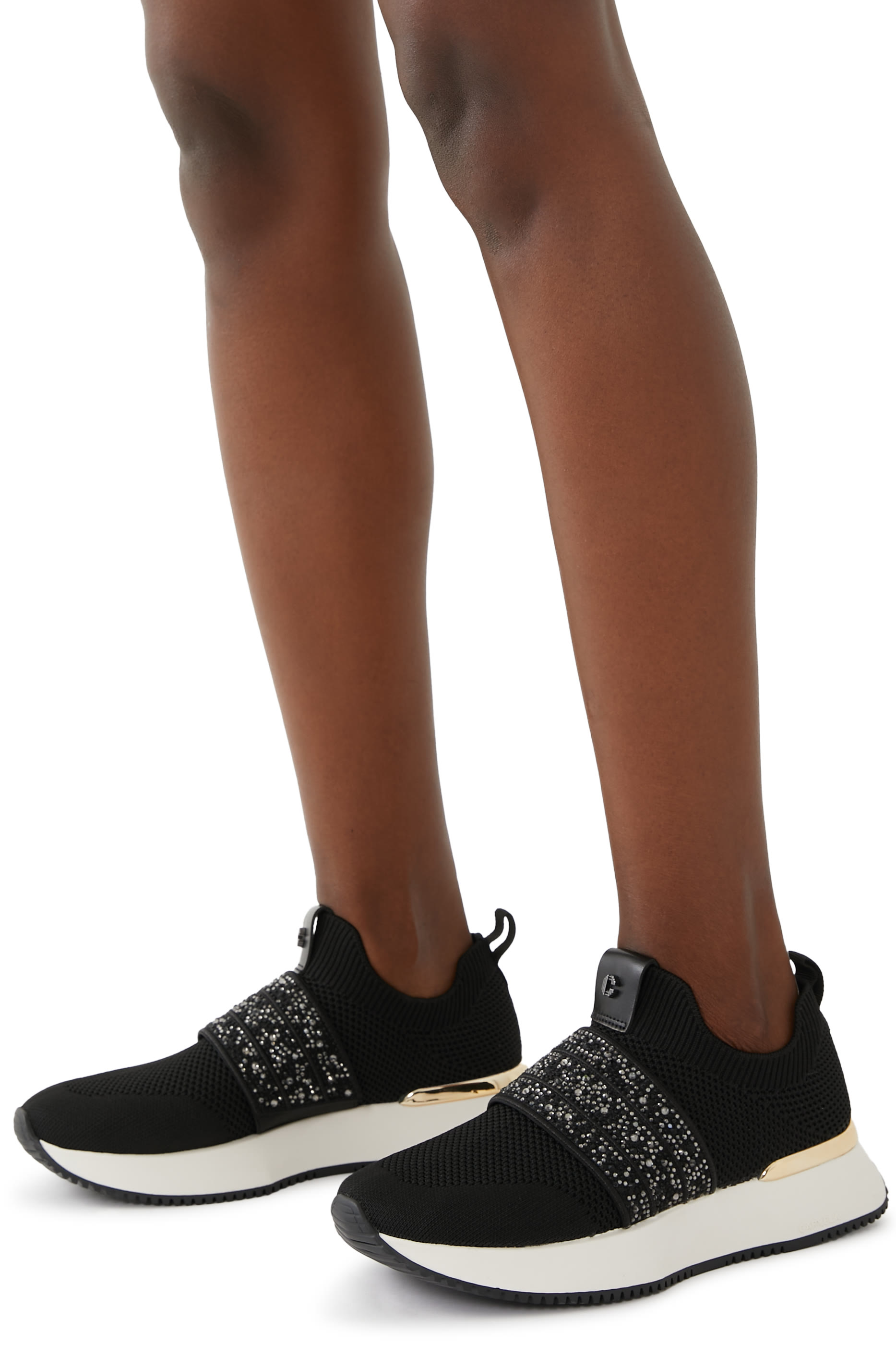 سنيكرز كارفيلا فلير سهل الارتداء بتفاصيل براقة لرمضان