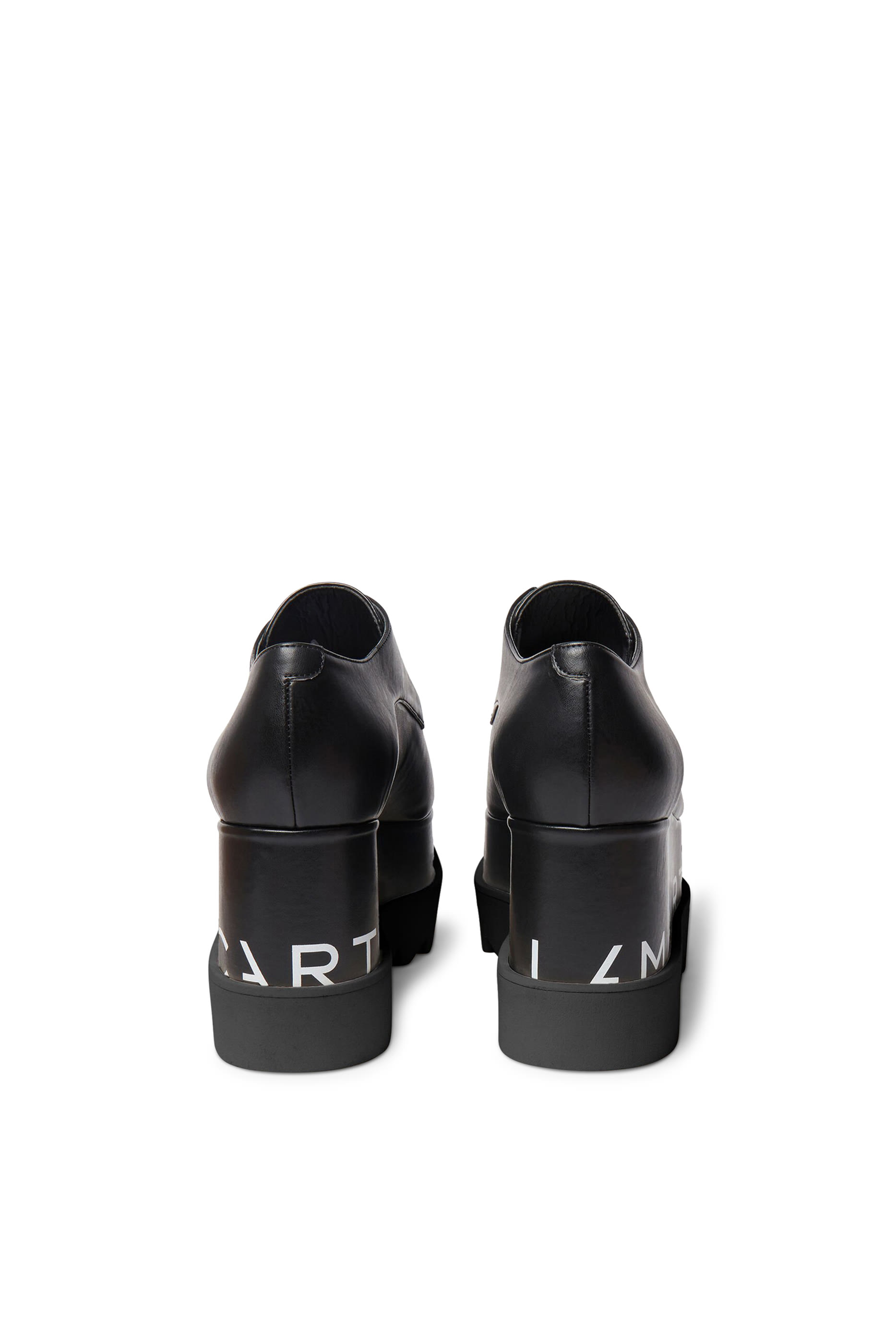 حذاء اليس 80 بنعل سميك بشعار الماركة