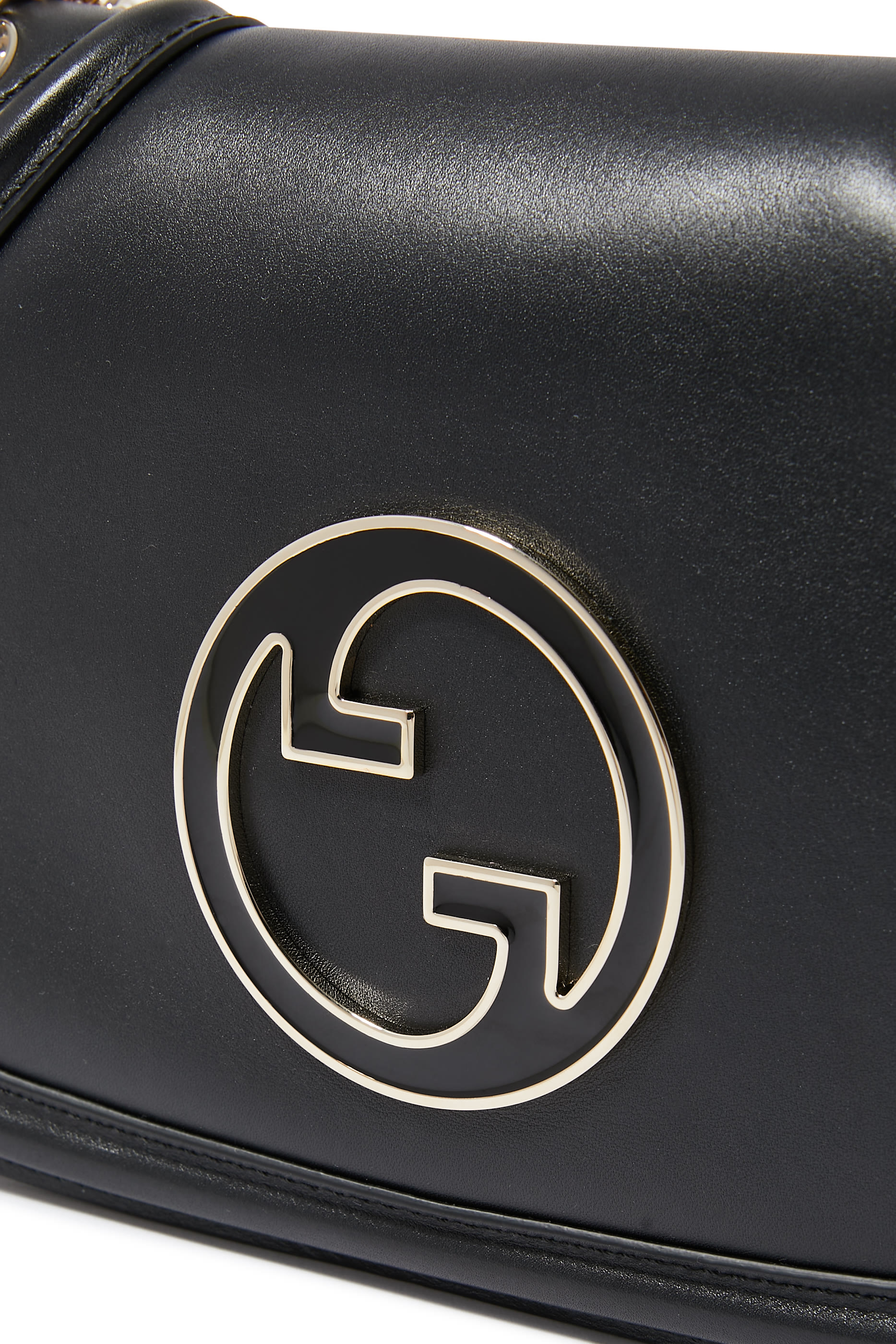 حقيبة كتف بلوندي صغيرة