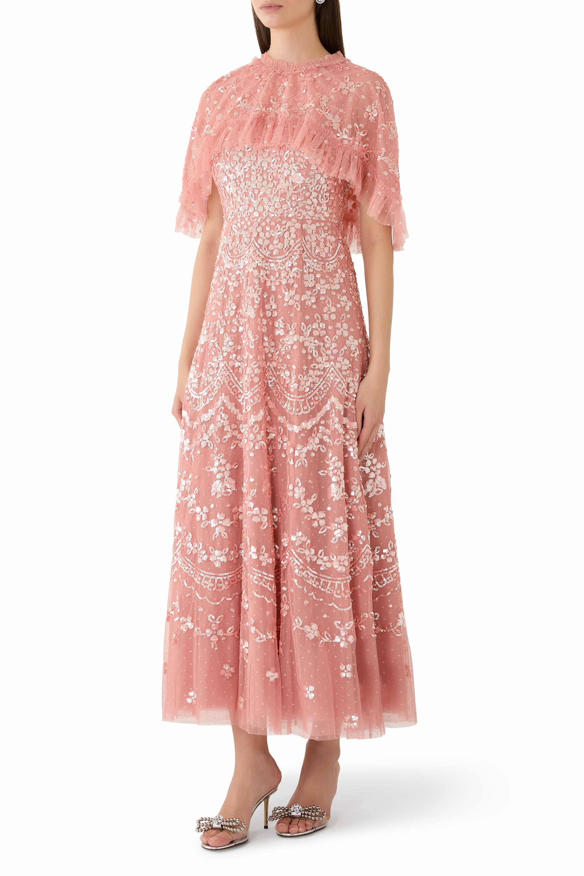 فستان سهرة فريا بكاب وقصة بطول الكاحل