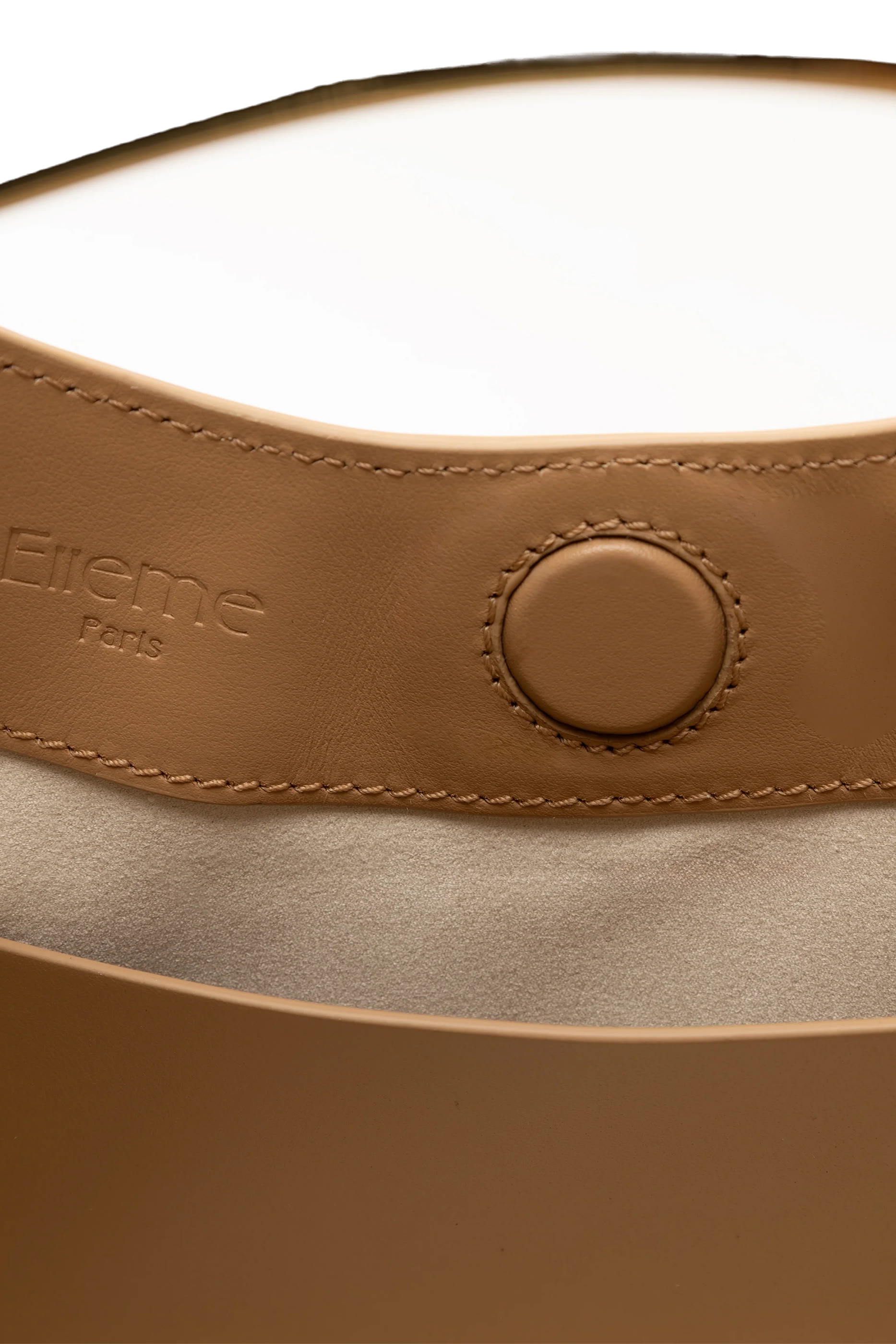 حقيبة بوميرانغ جلد