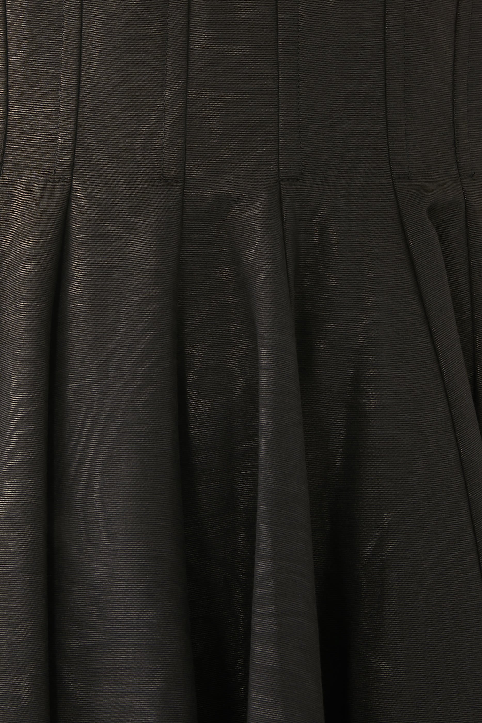 فستان أدارا قصير بتصميم مشد