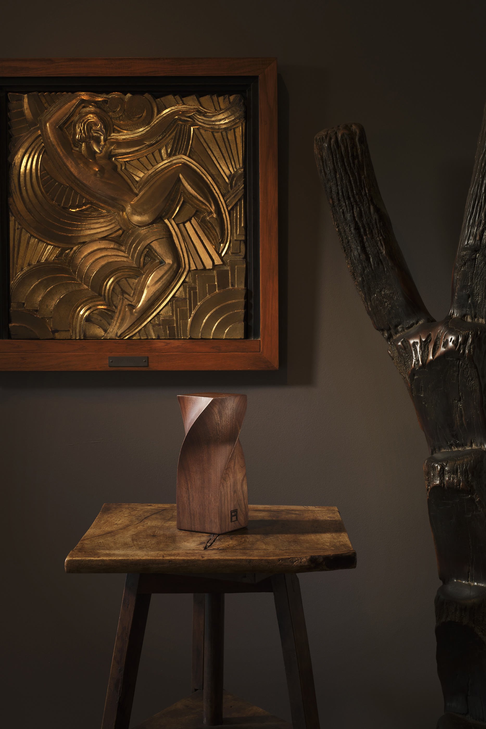 مسند كتب بتصميم ملفوف - خشب