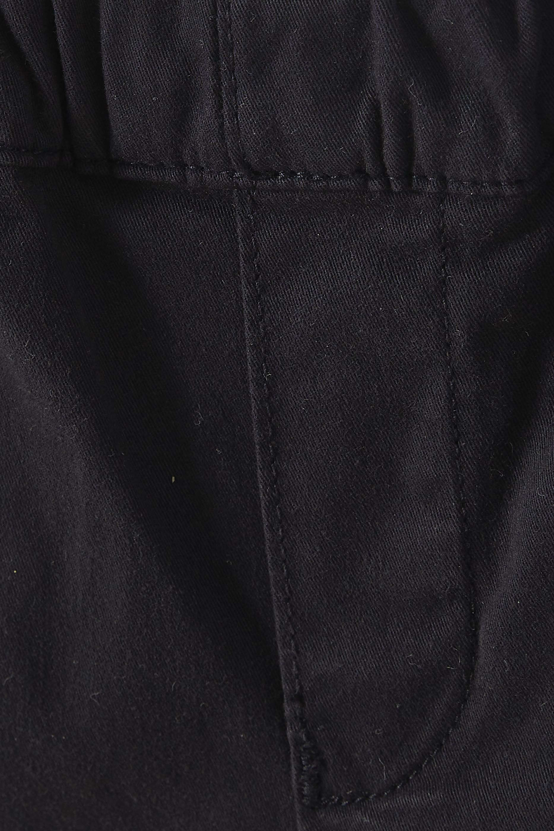 شورت بشعار الماركة للأطفال