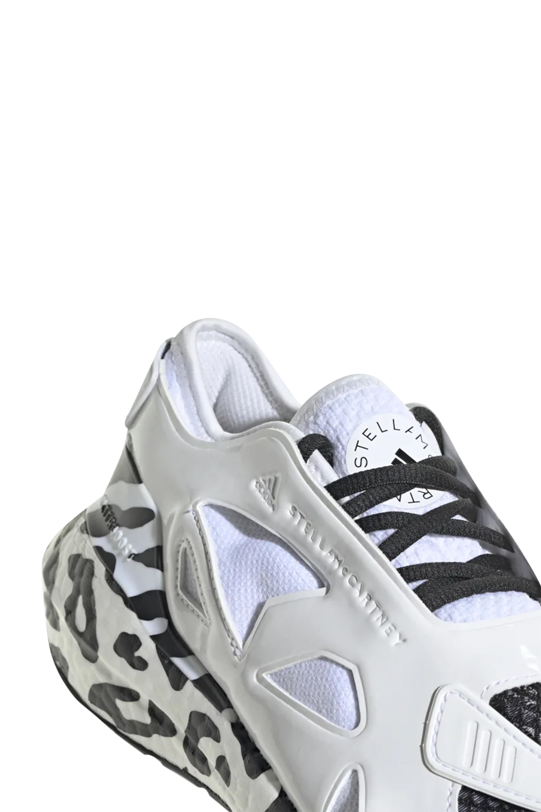 سنيكرز ألترا بوست 22 بنمط جرافيكي