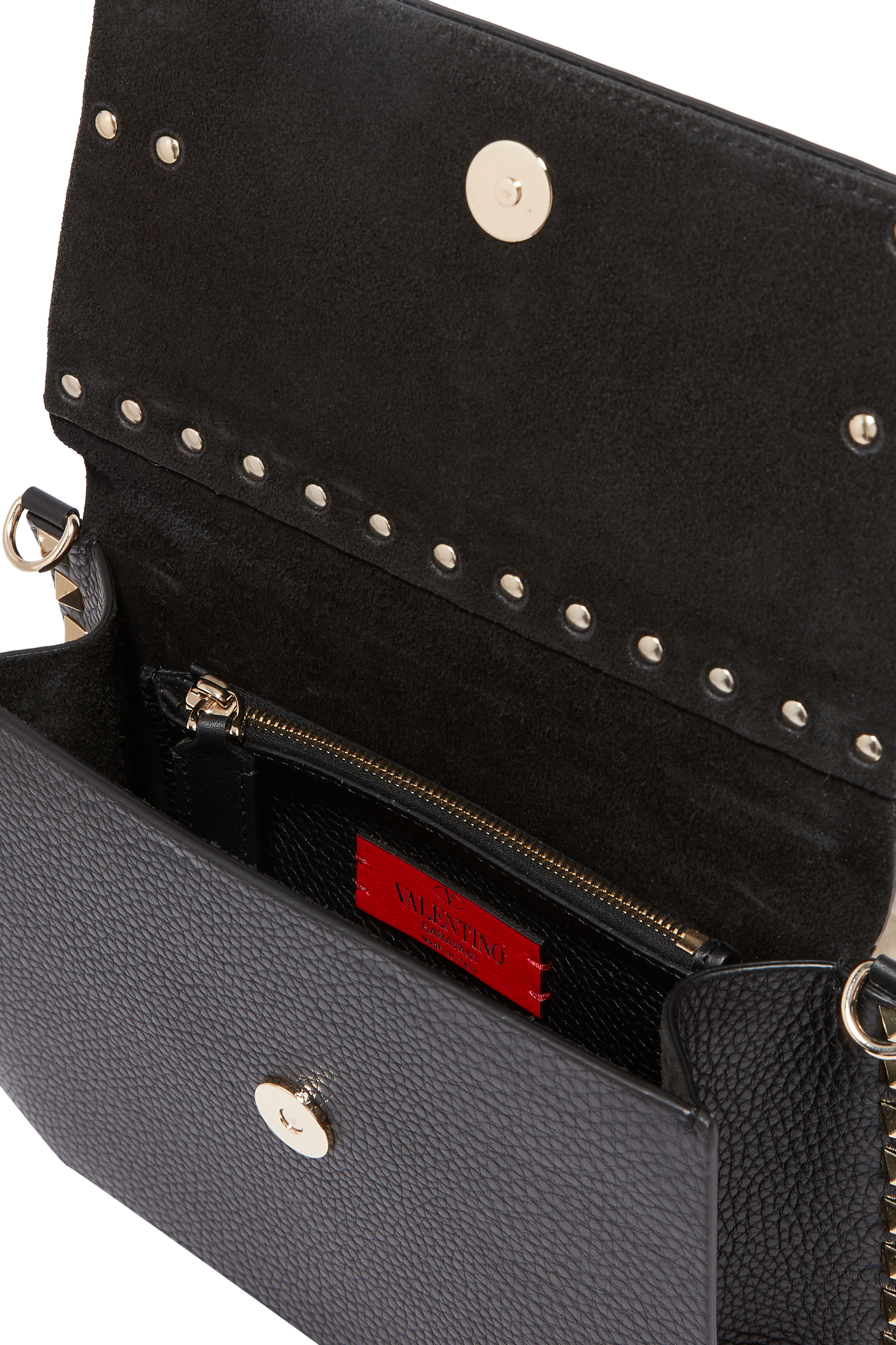 حقيبة كتف مزينة بالكامل بحلي هرمية مطلية بالبلاتين