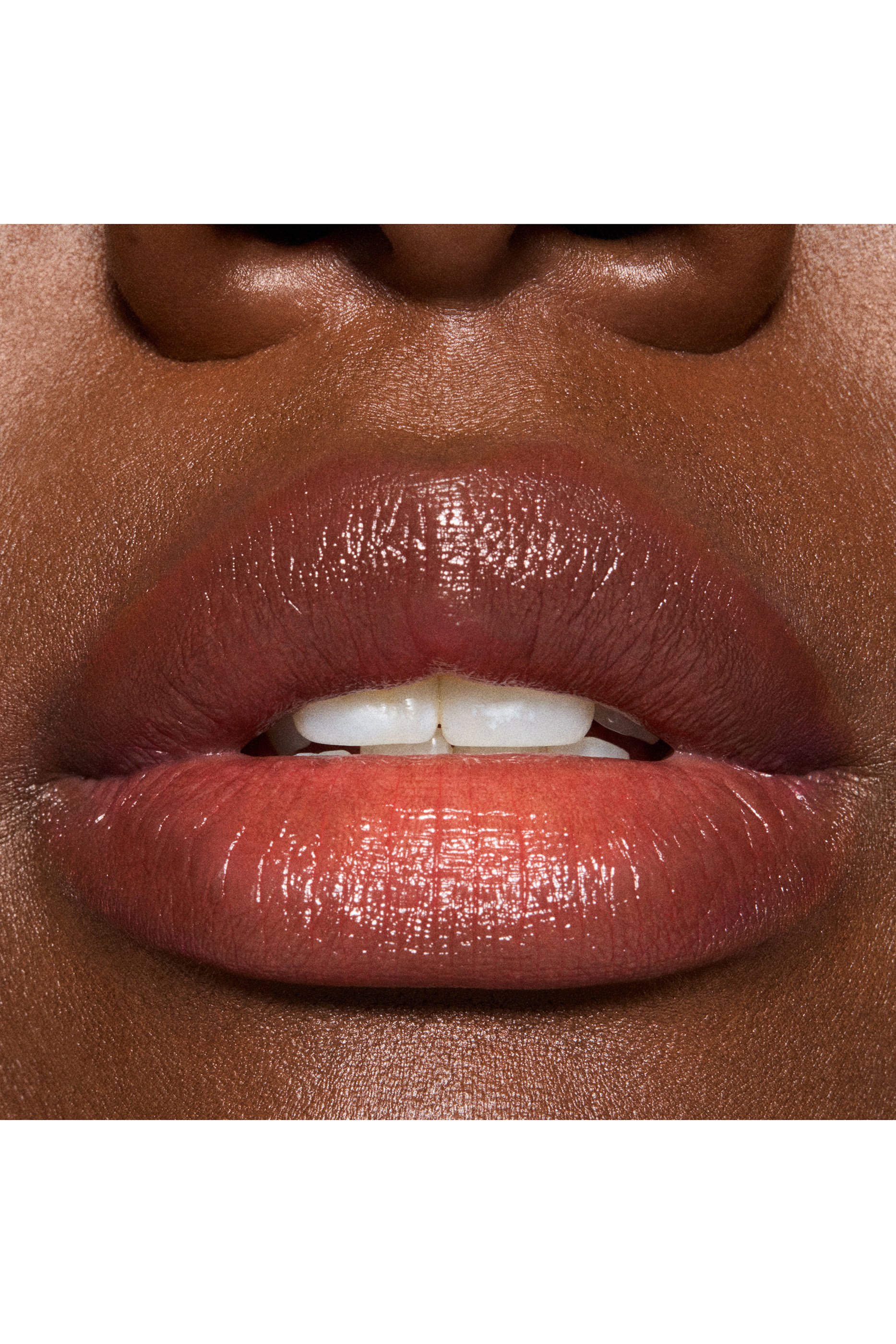 مرطب شفاه جلو بلاي من تشكيلة ميتامورفوزيس