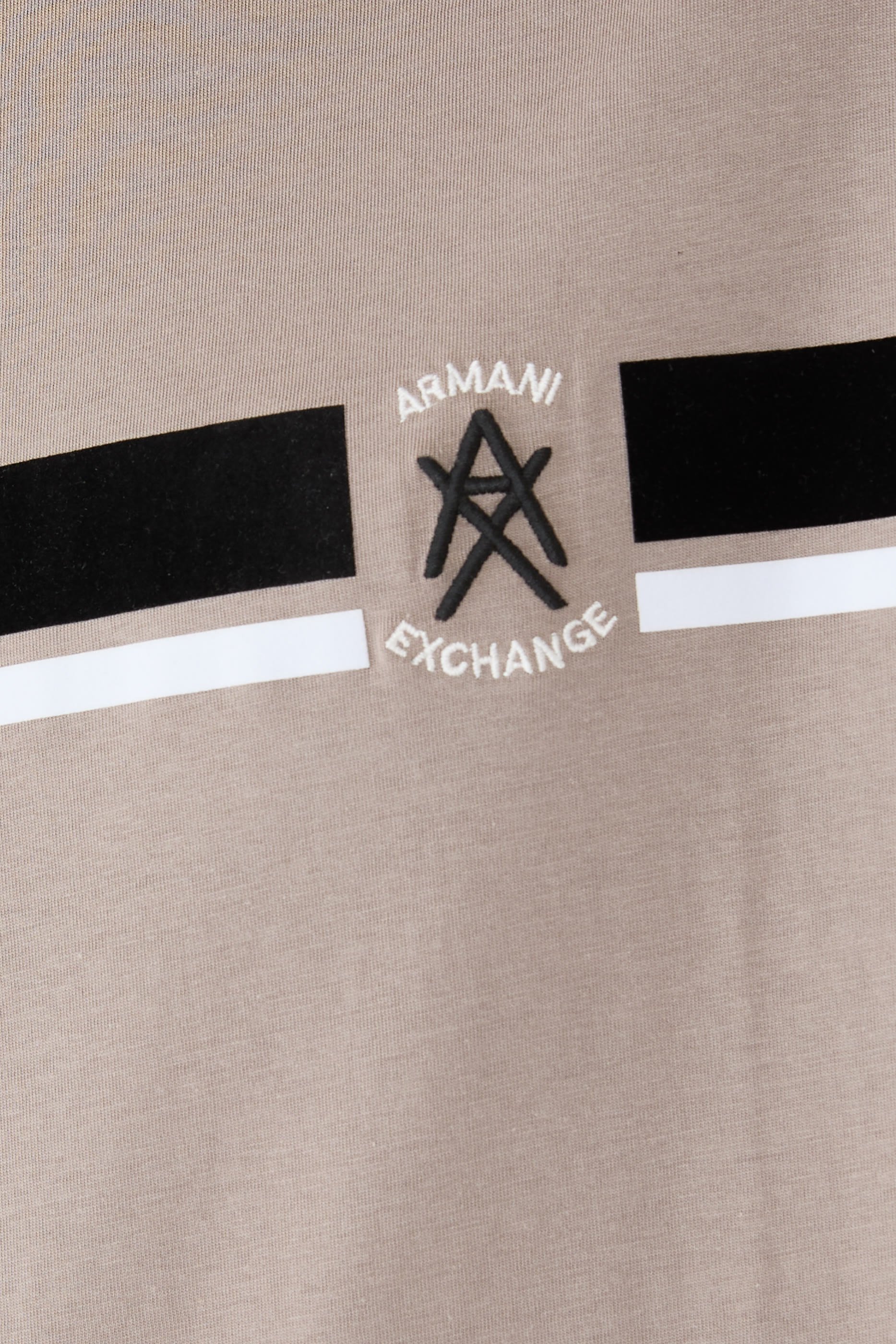 تيشيرت بشعار حرفي الماركة