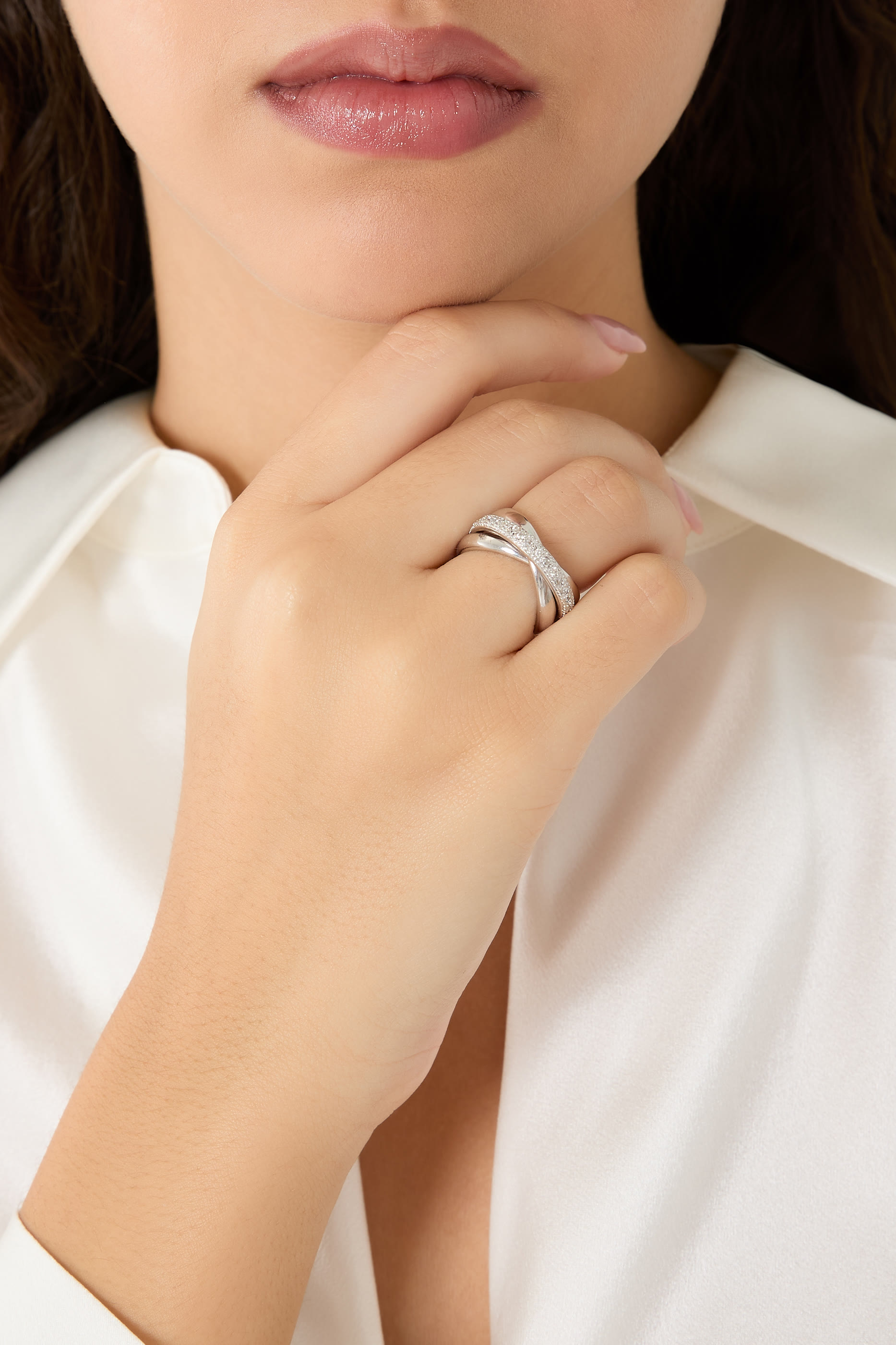 خاتم فيرا مرصع بأحجار بافيه