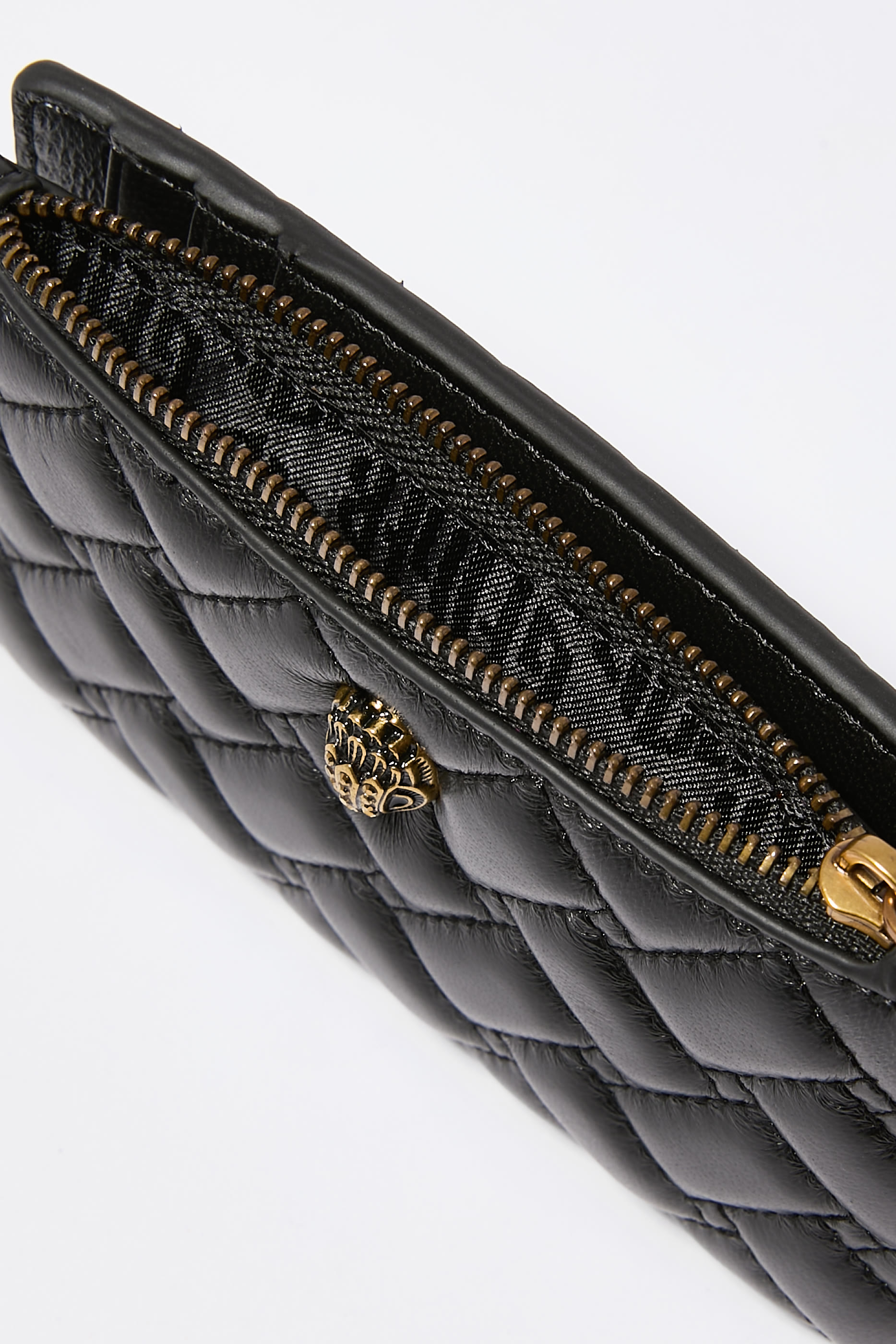 محفظة كنسينغتون بتصميم ثنائي الطي