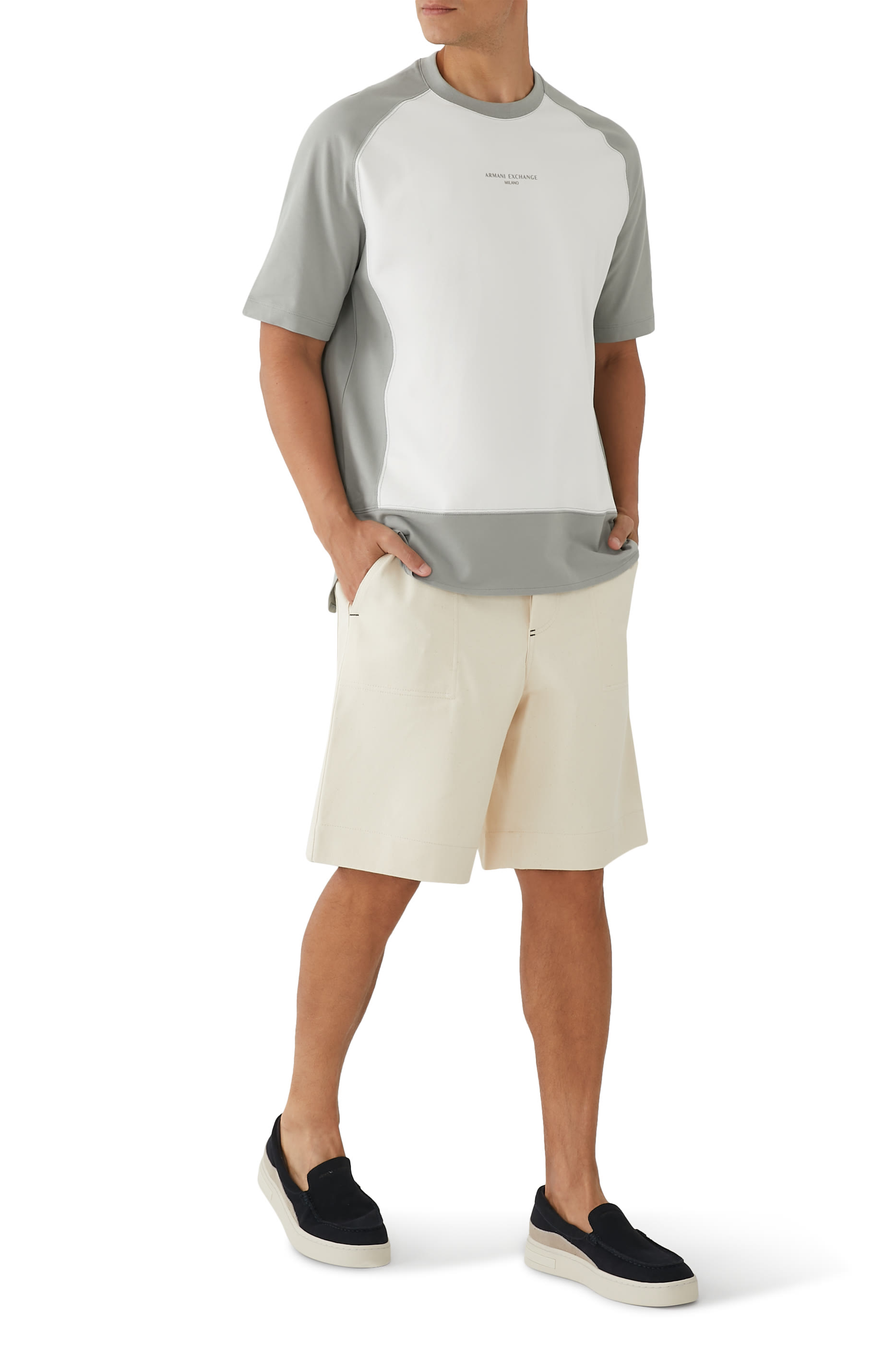 تيشيرت بلونين وشعار الماركة