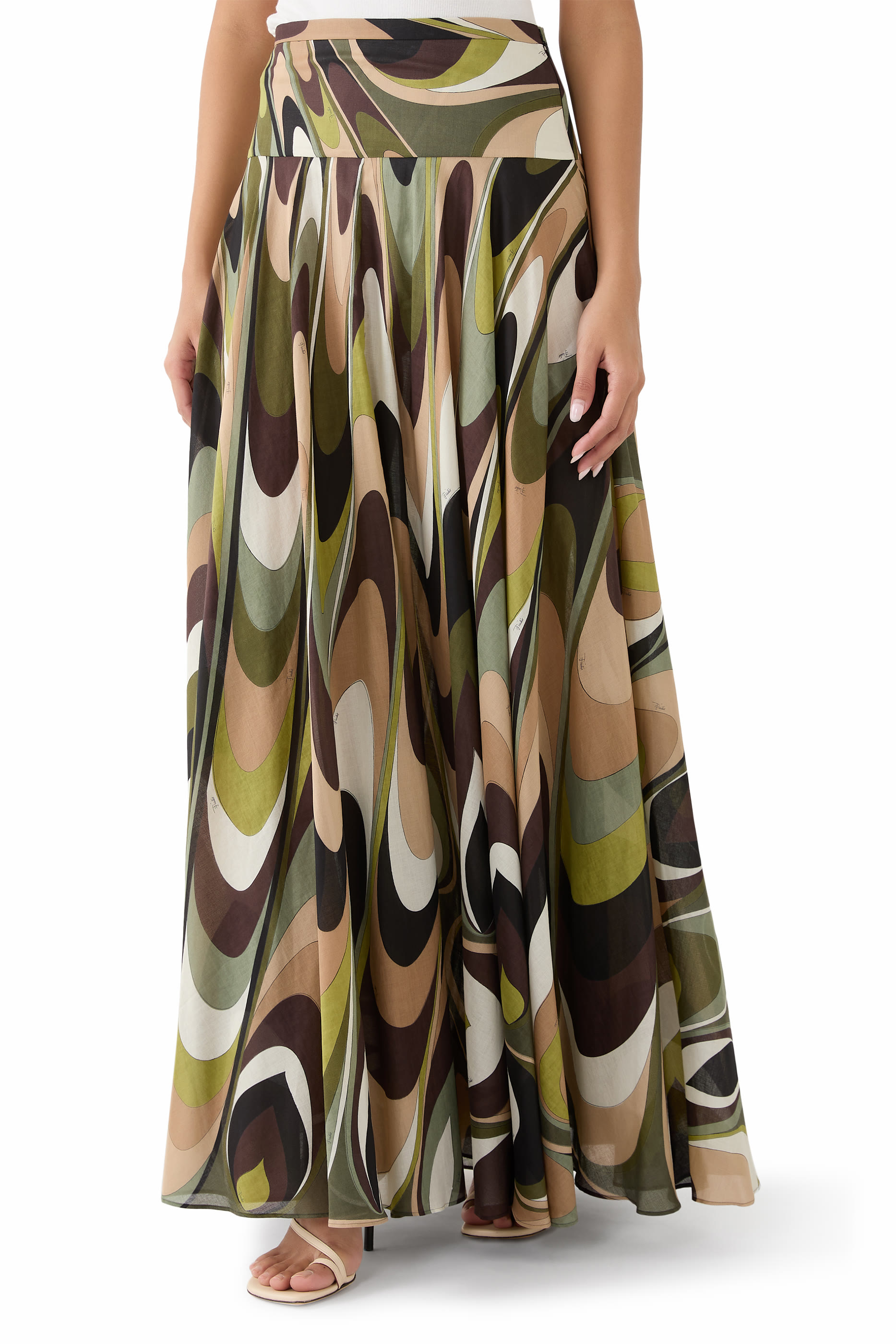 تنورة طويلة بطبعة أوندي