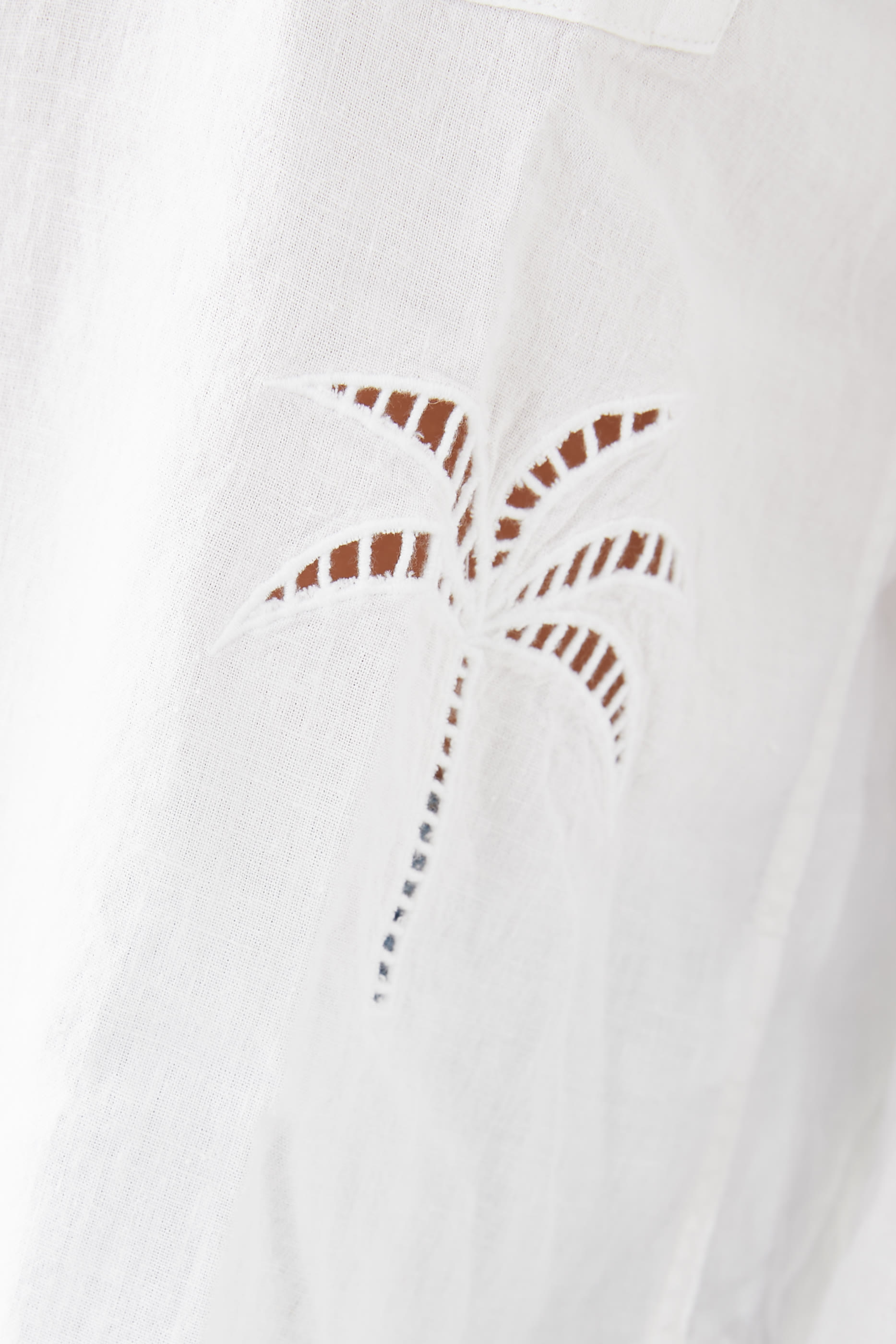 قميص شارلي بتطريزات مفرغة بتصميم نخيل