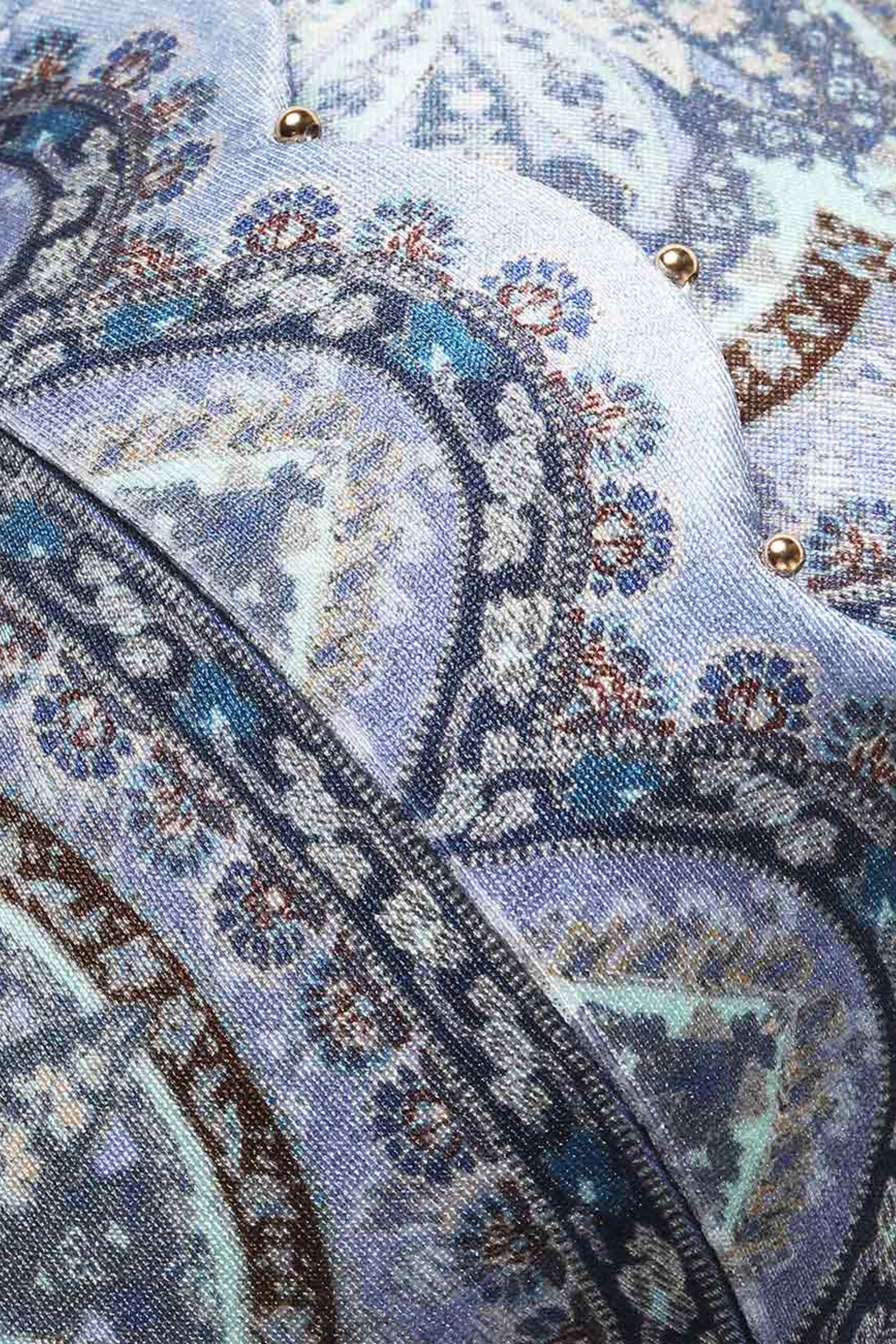 حمالة صدر واندرلاست بتصميم بالكونيت بتفاصيل صدفية