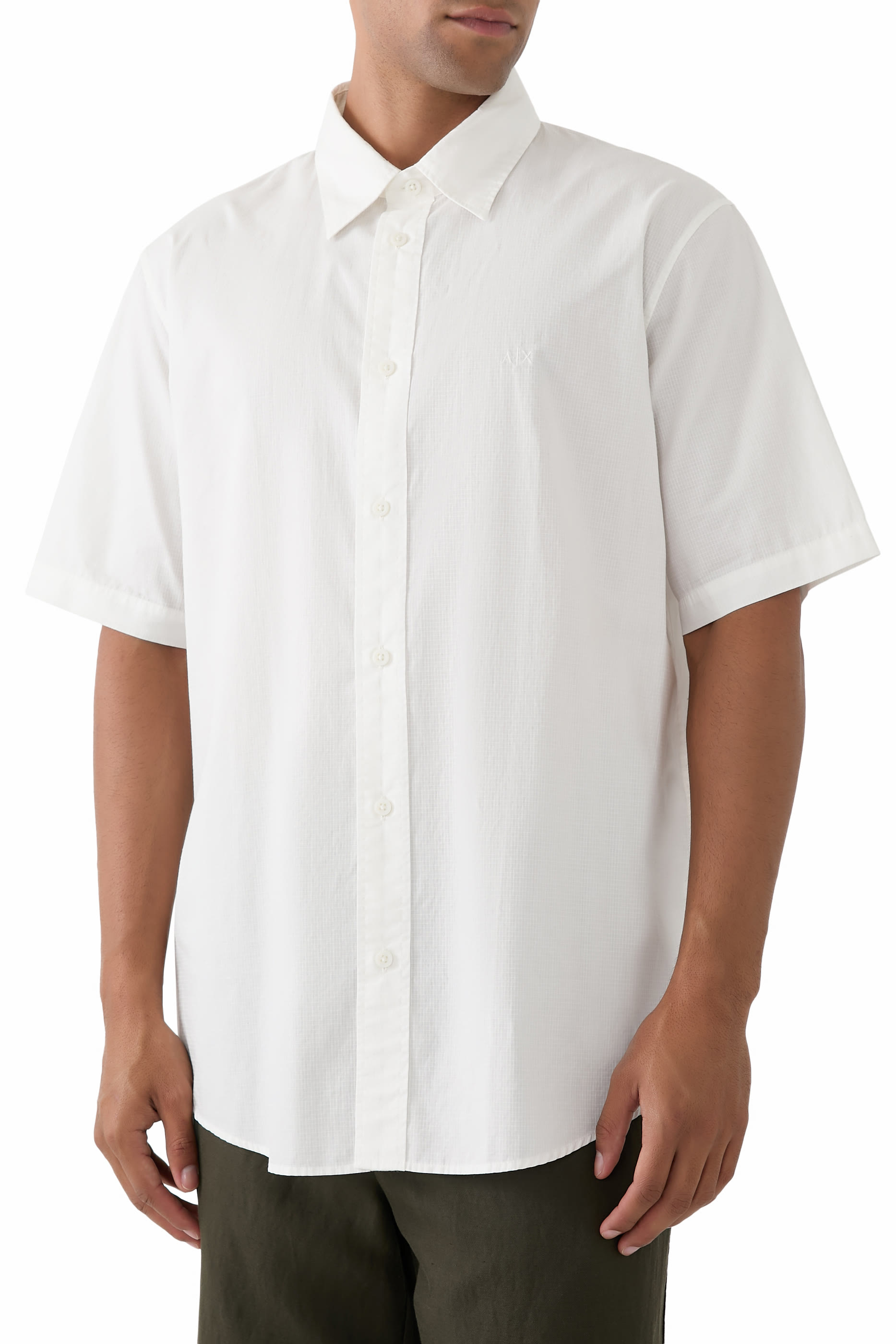 قميص مطرز بشعار الماركة