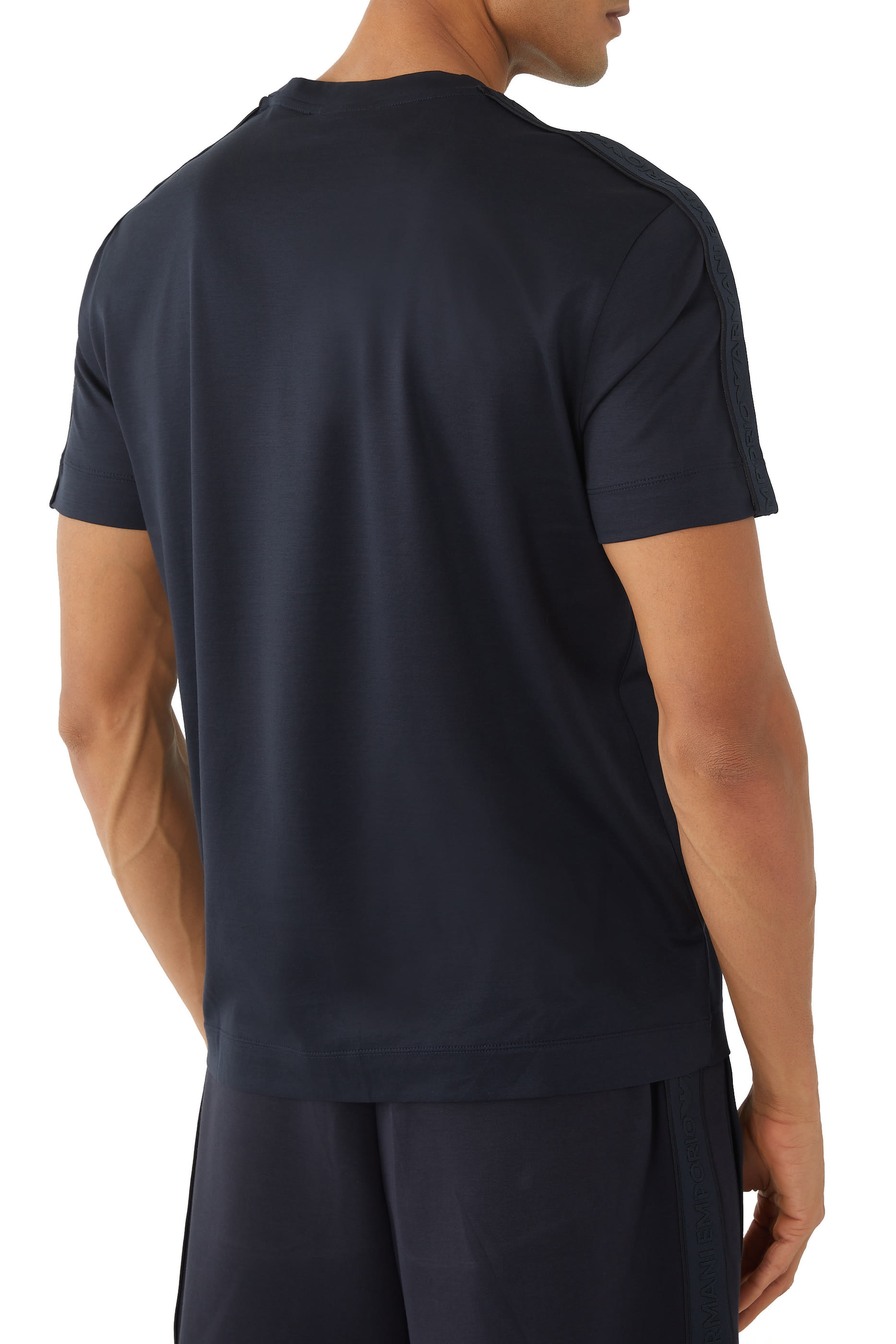 تيشيرت بشريط بشعار الماركة