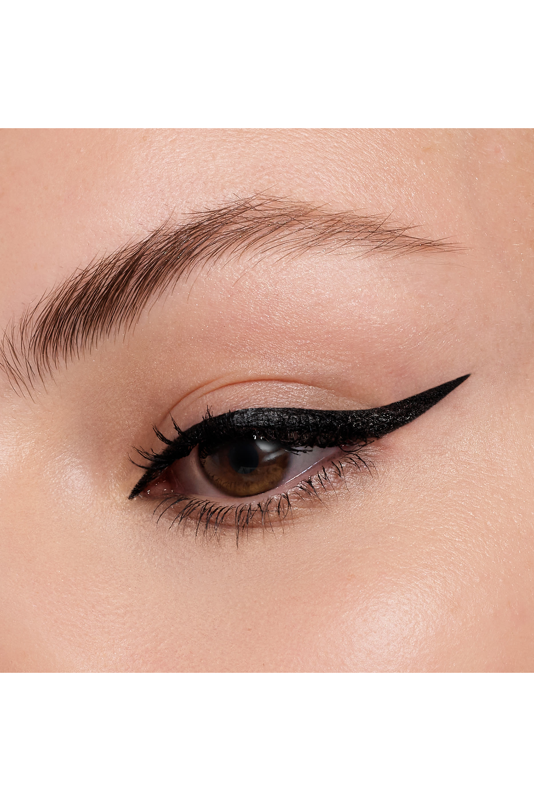 قلم تحديد العيون