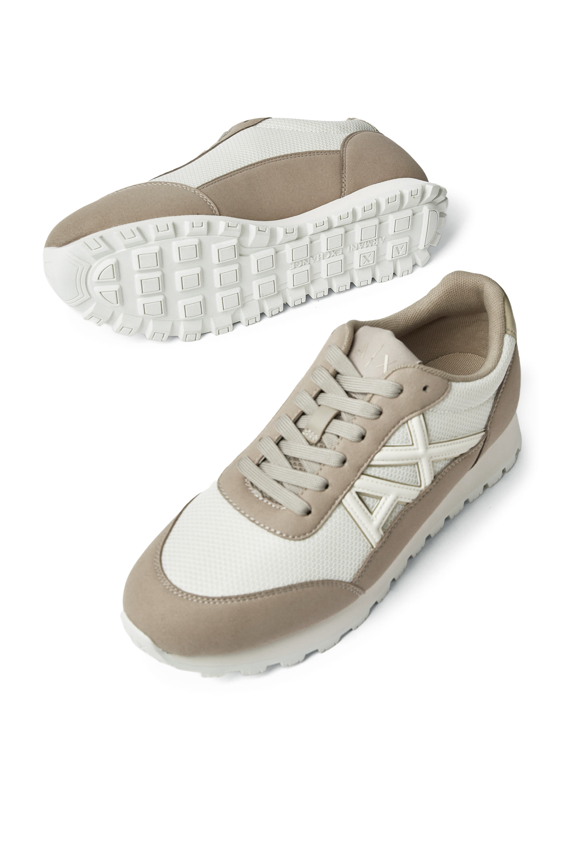 سنيكرز دروب بشعار الماركة على الجانب