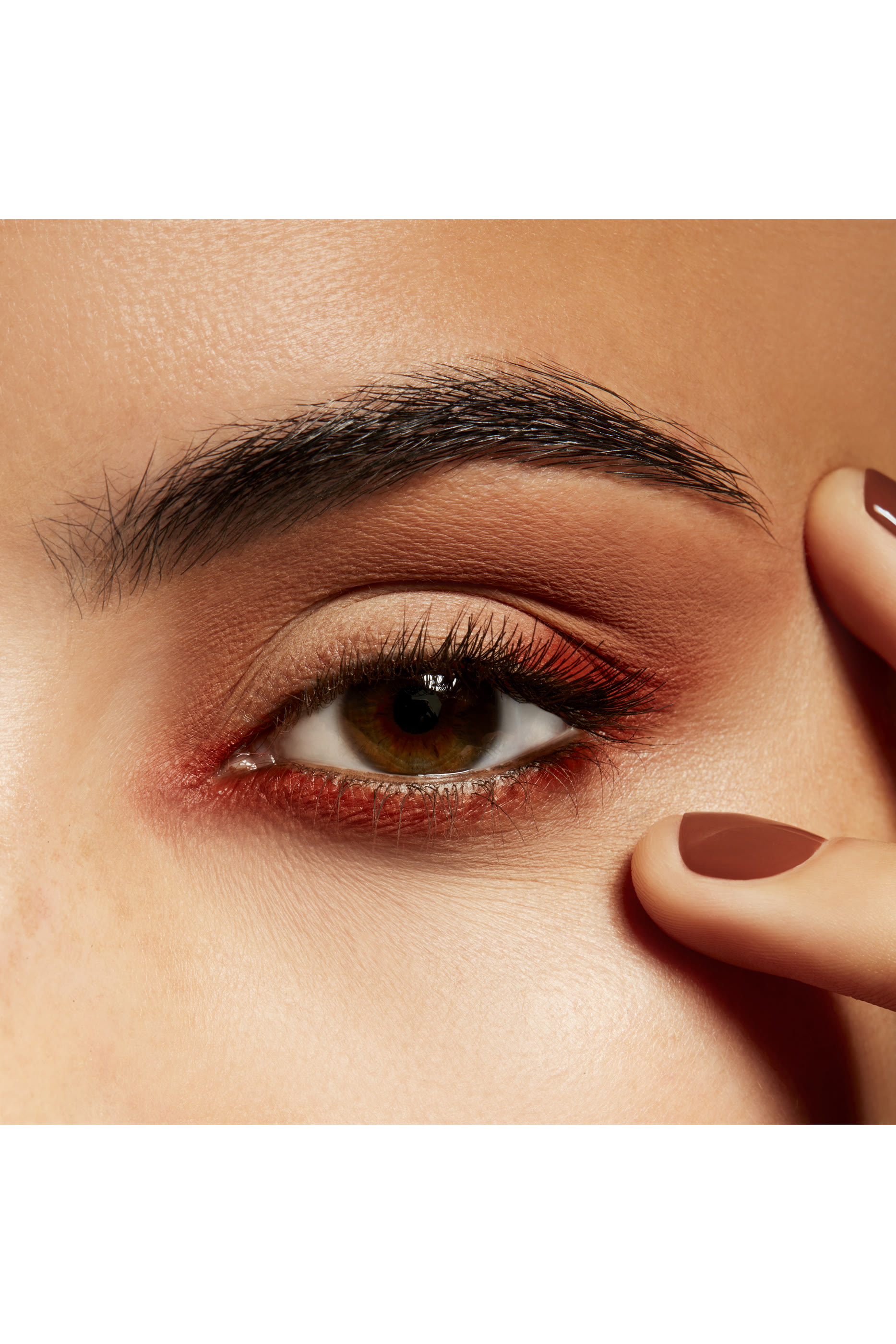 ظل عيون صغير درجة إسبريسو