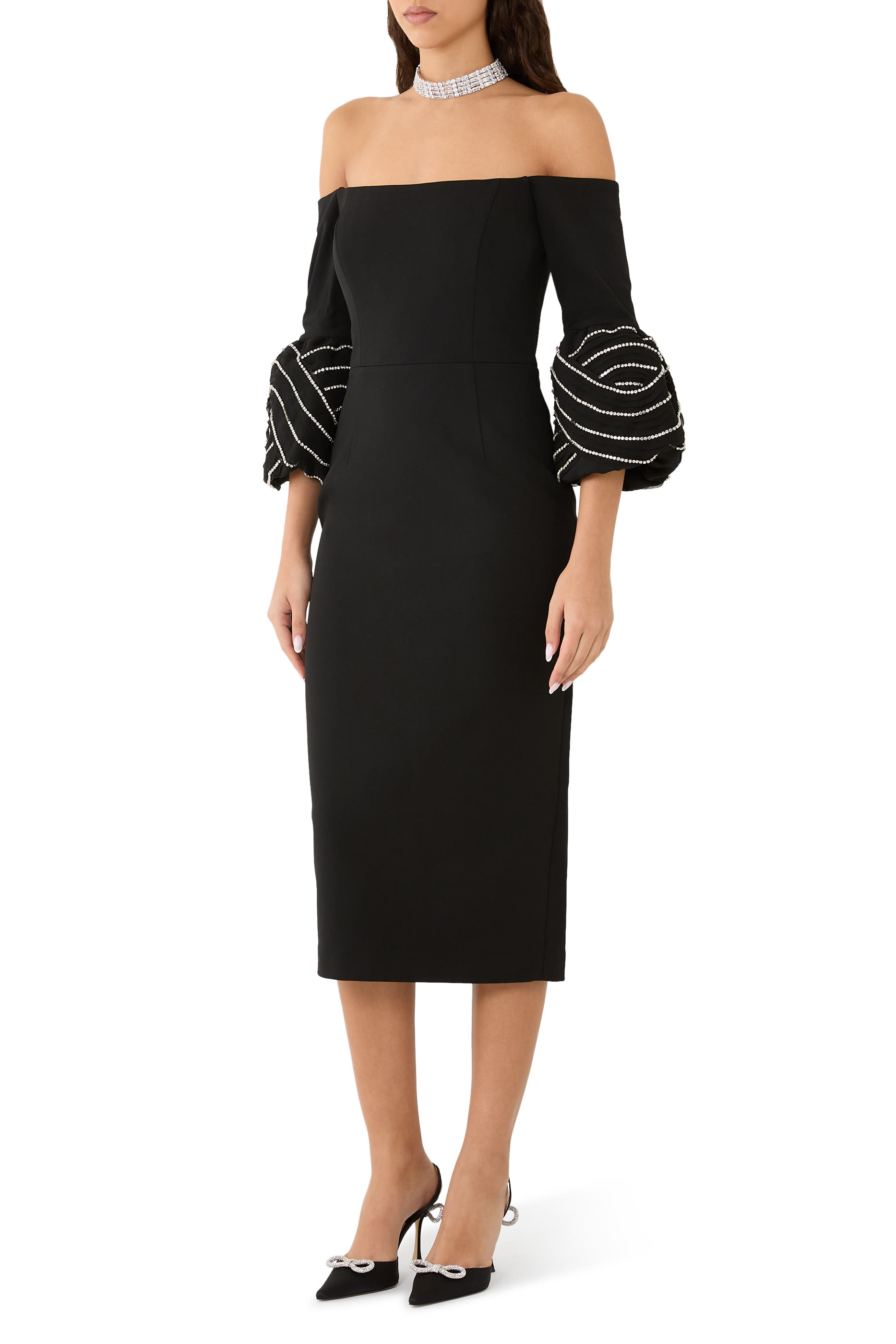 فستان بياتريكس متوسط الطول بأكتاف مكشوفة