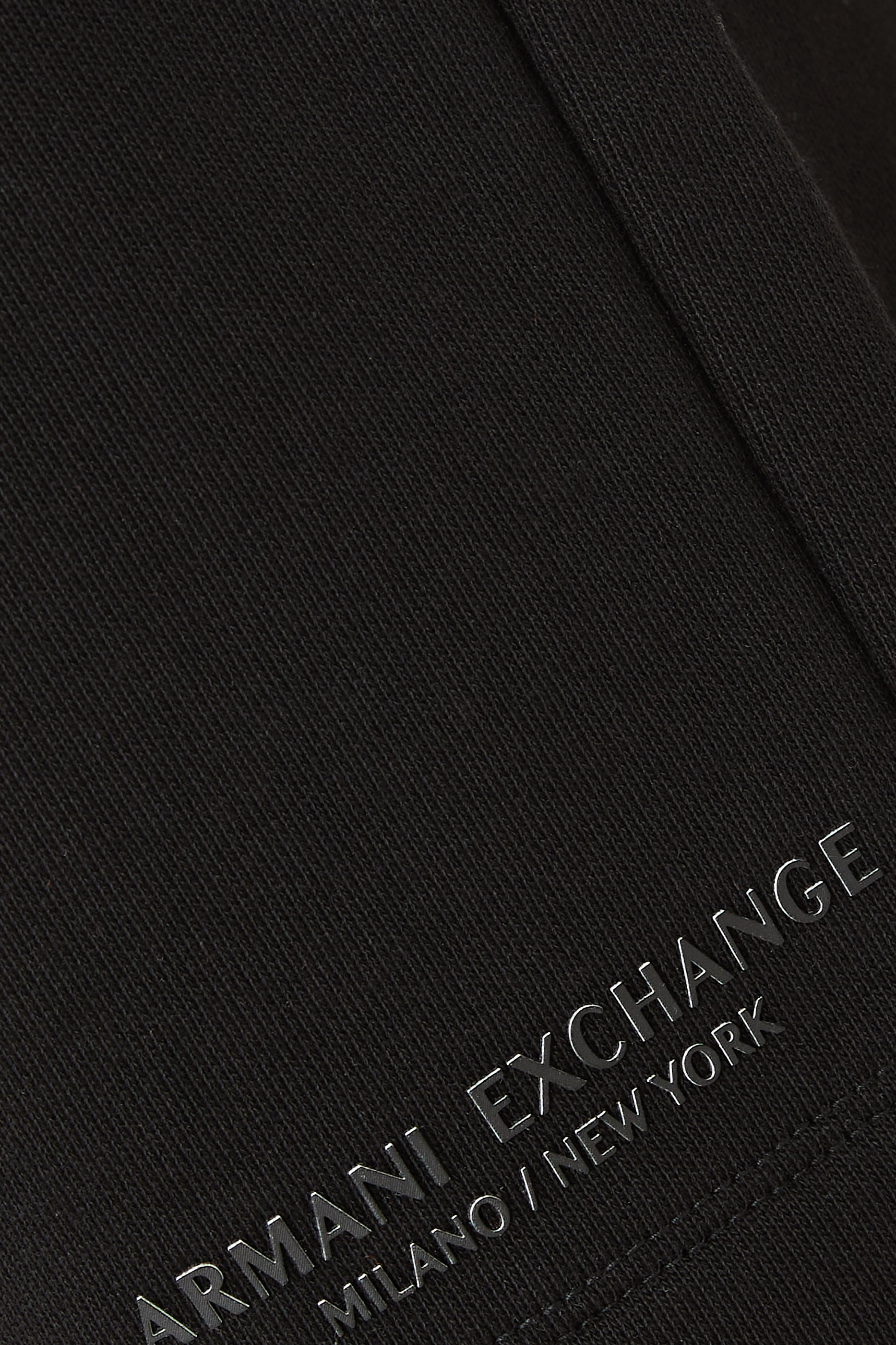 شورت بشعار الماركة