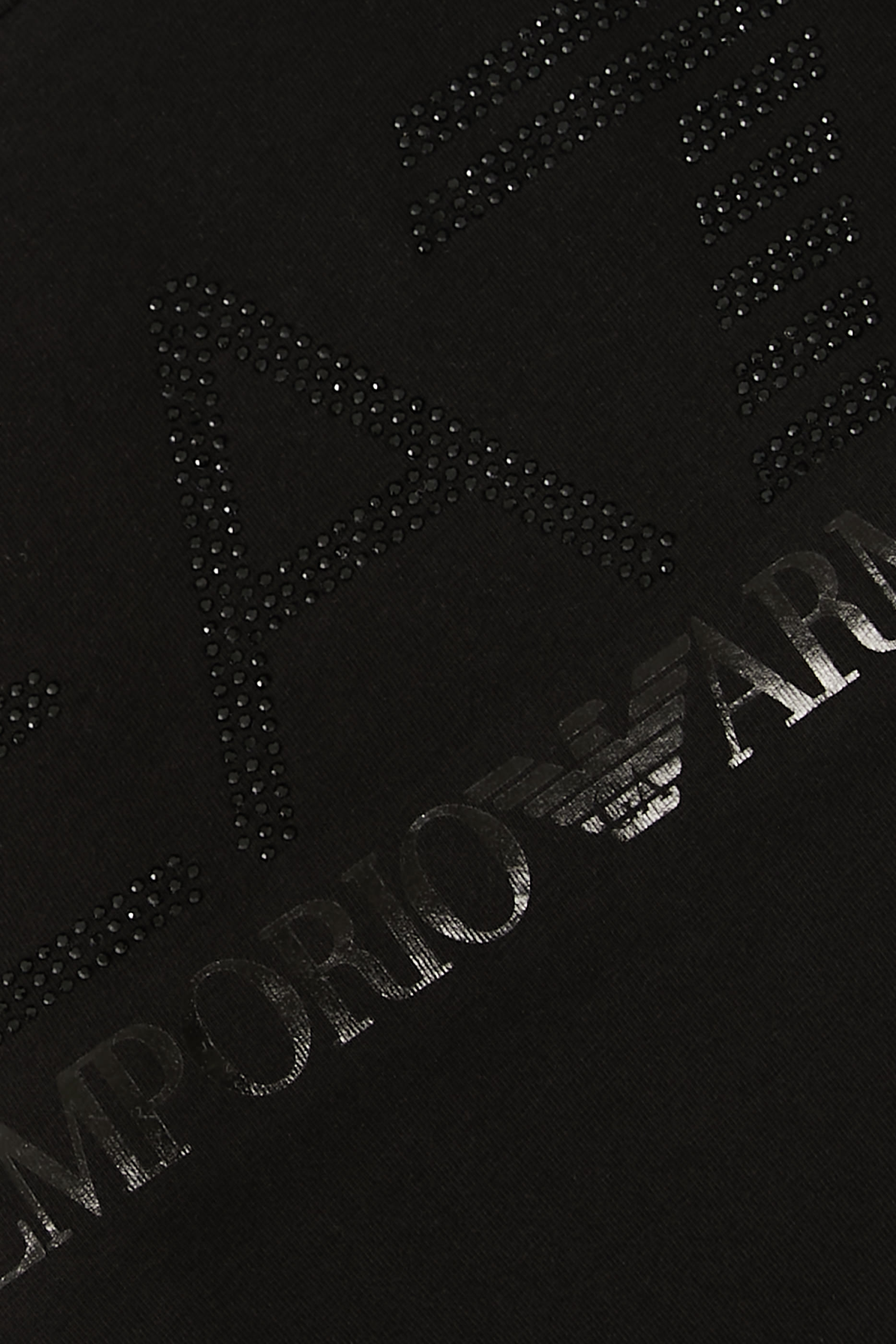 تيشيرت بأكمام قصيرة بشعار الماركة