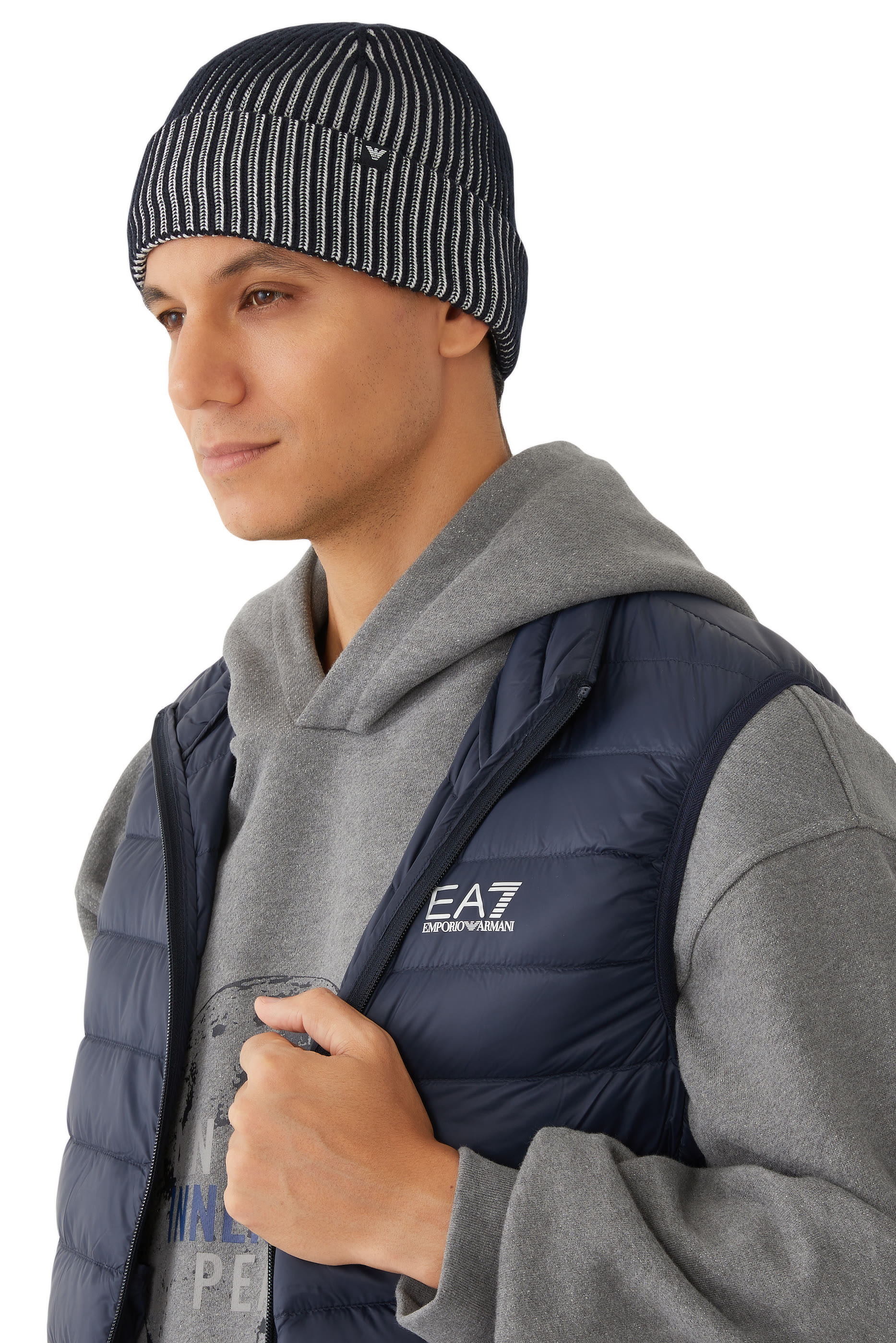 قبعة بيني مضلعة برقعة شعار الماركة بحجم صغير