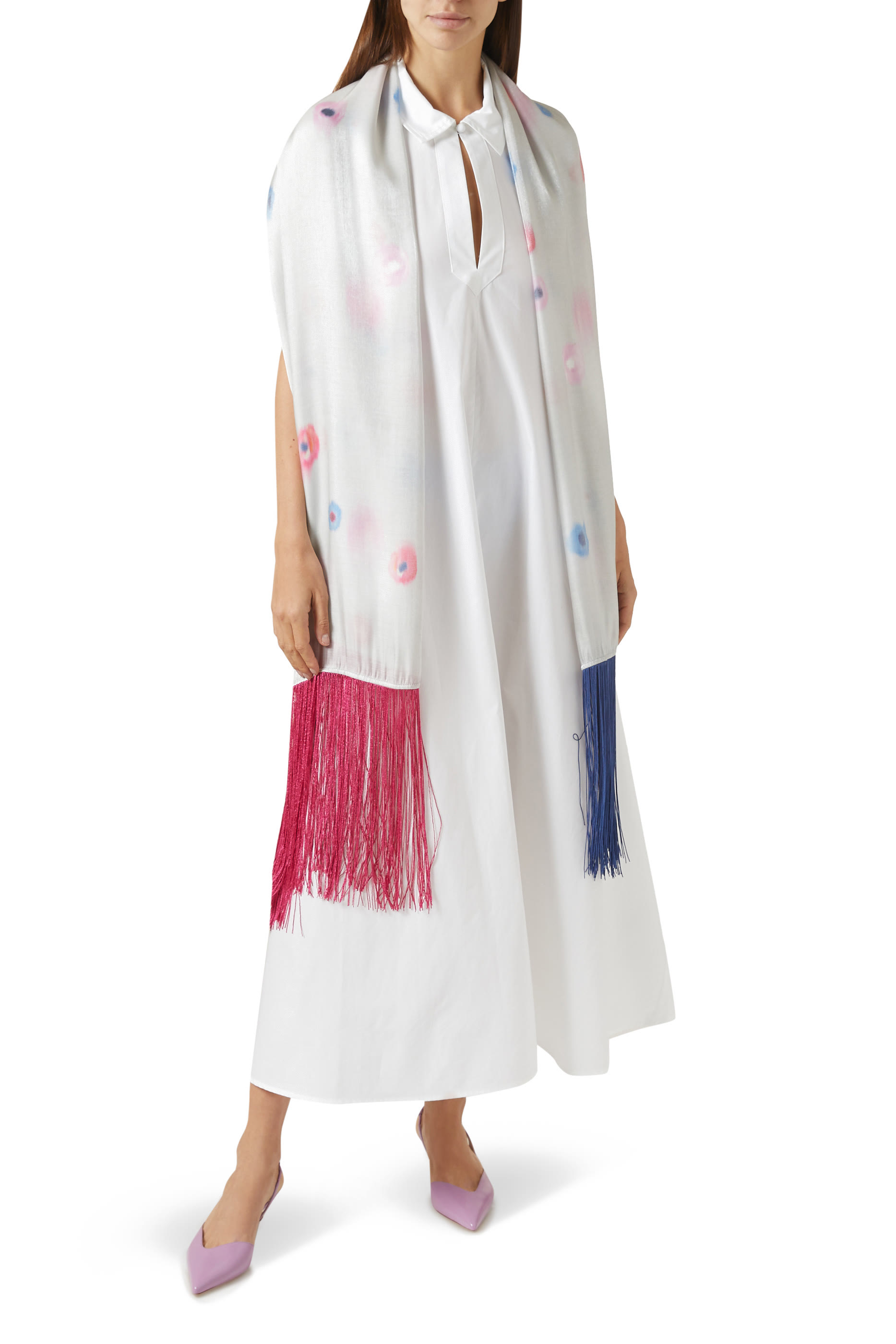 وشاح بنقشة زهور مزين بشراشيب