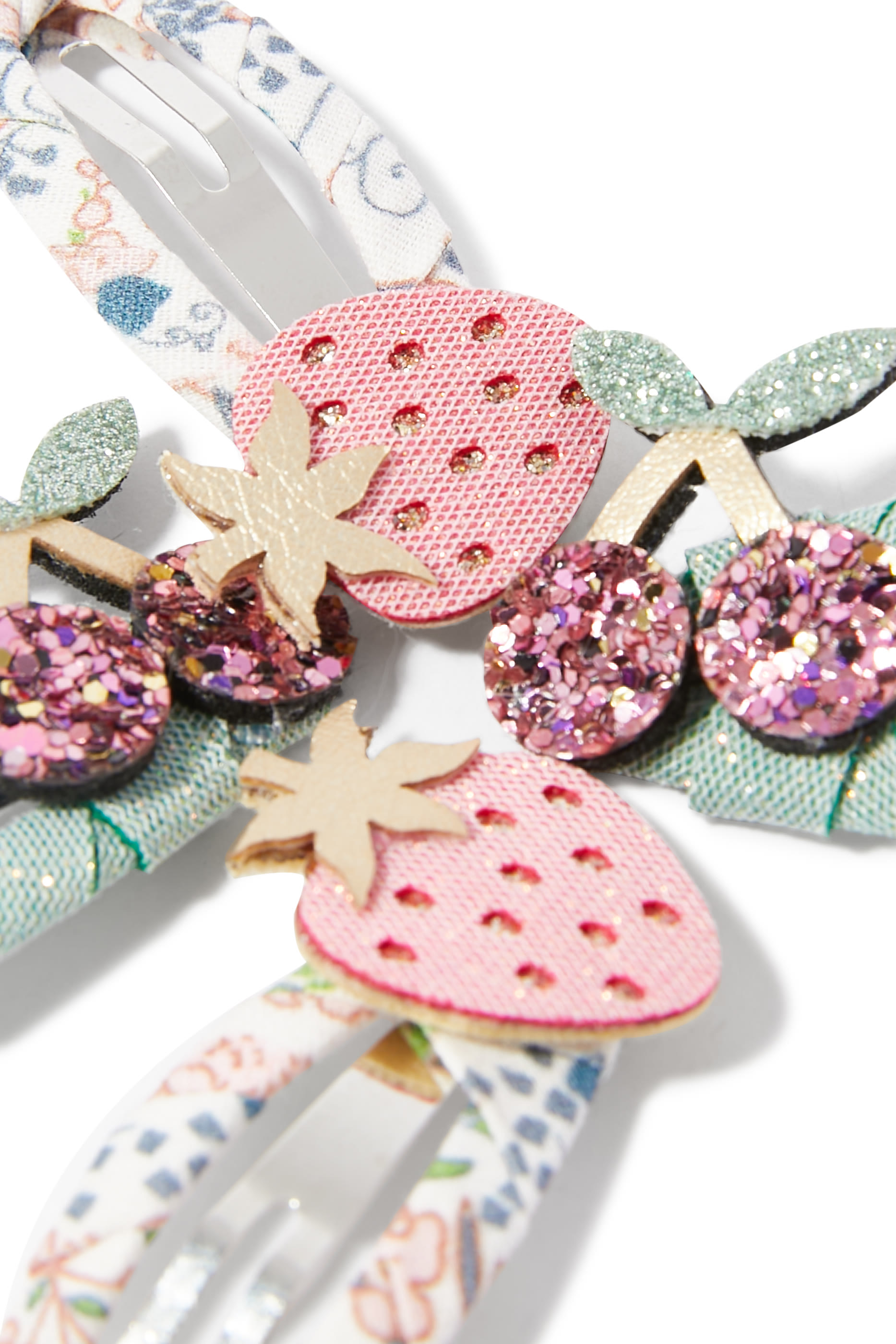 مشابك مزينة بزهور وفواكه للأطفال