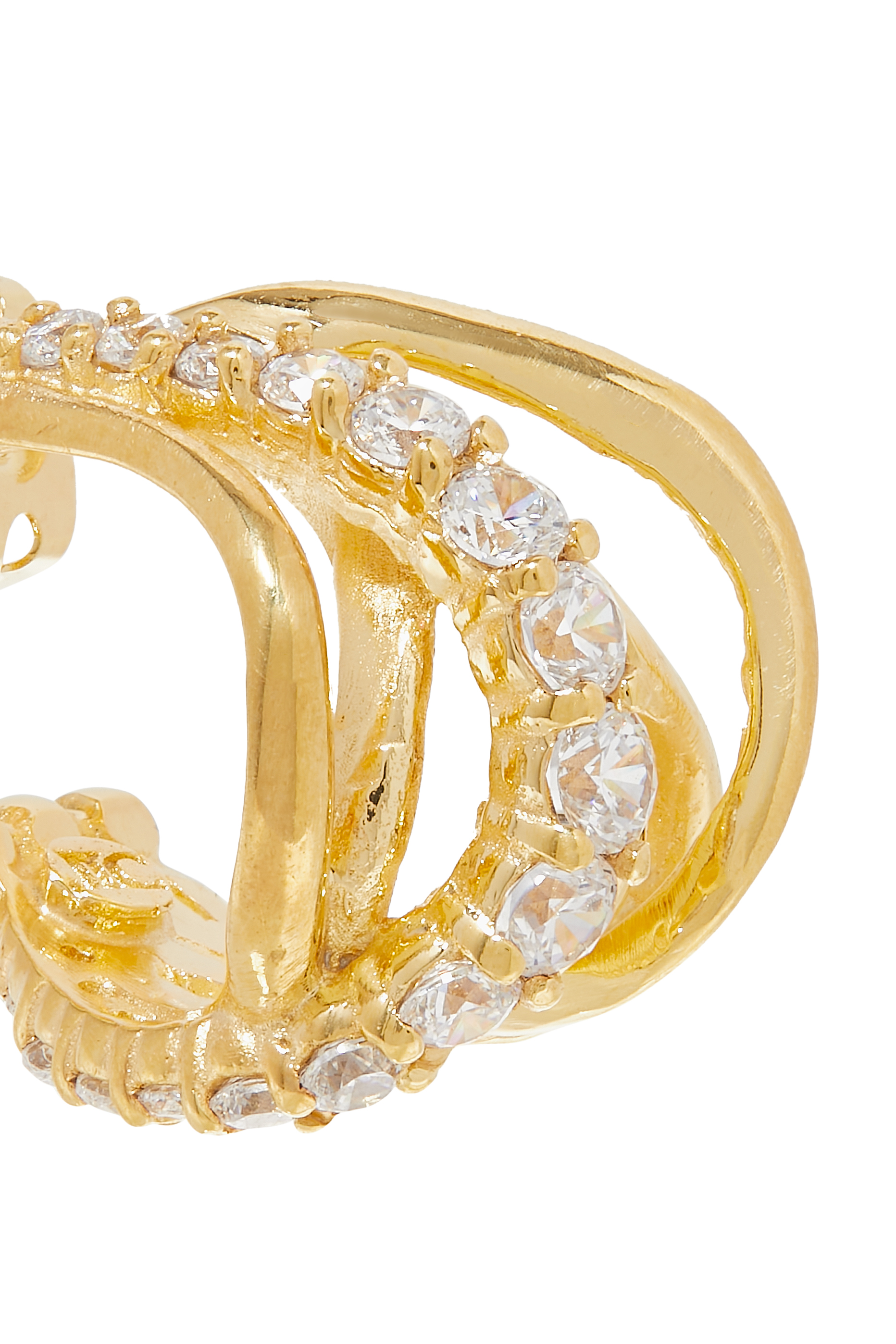 أقراط دائرية ويف متنوعة