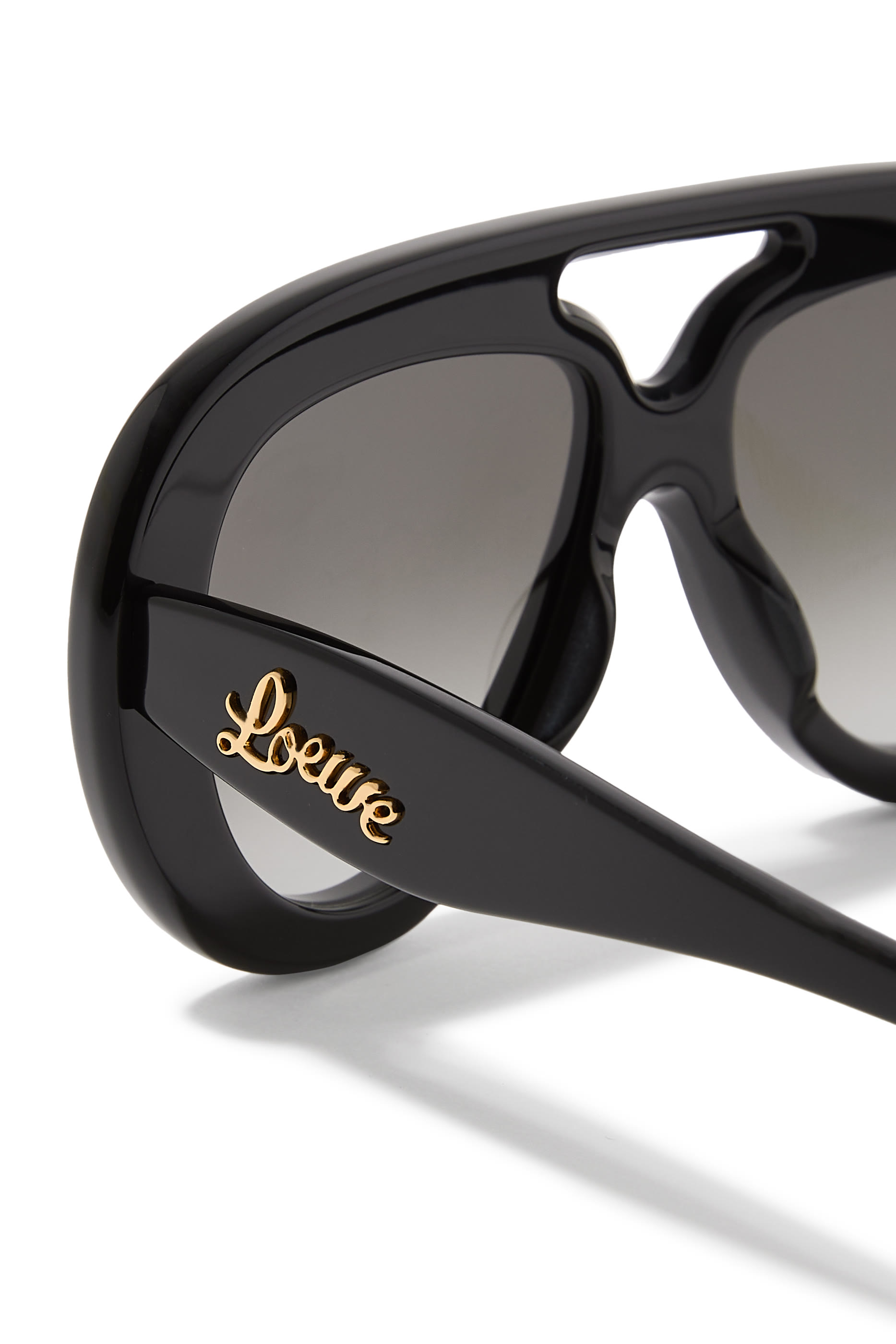 نظارة شمسية بتصميم مقوس