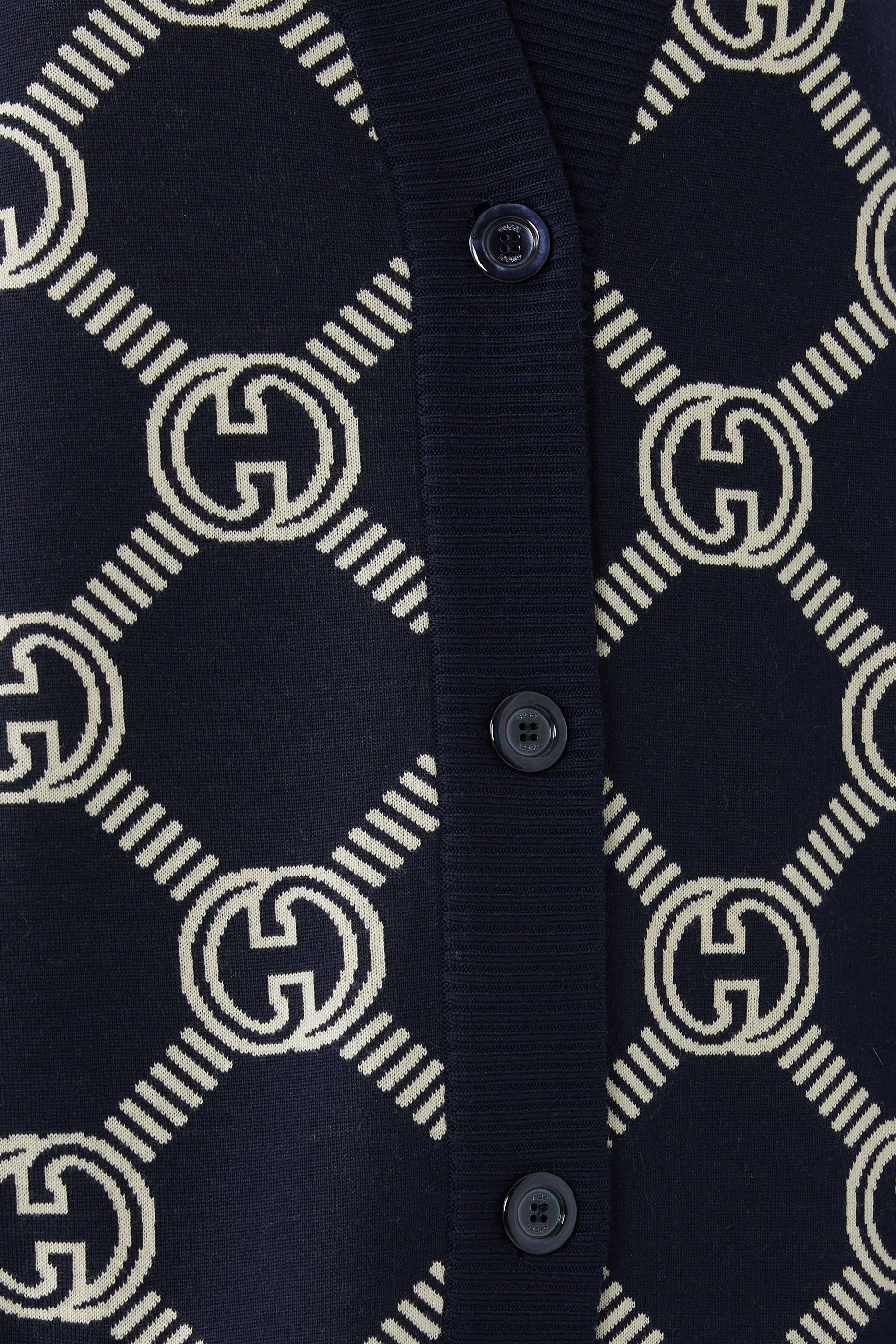 كارديجان بتصميم وجهين وشعار GG