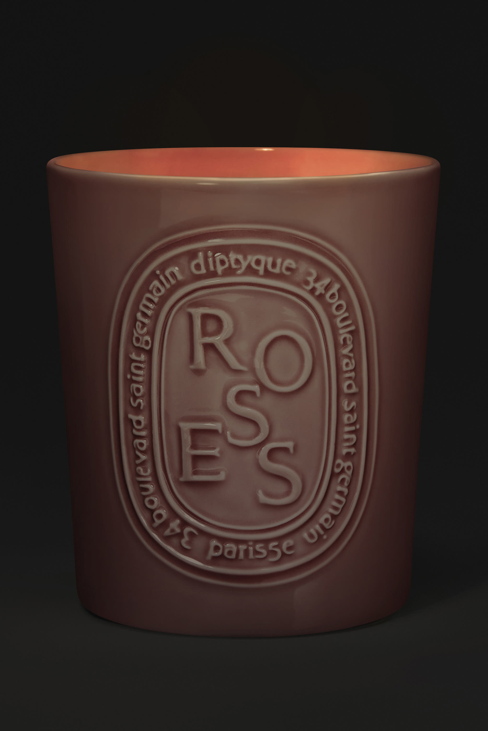 شمعة معطرة بالورود