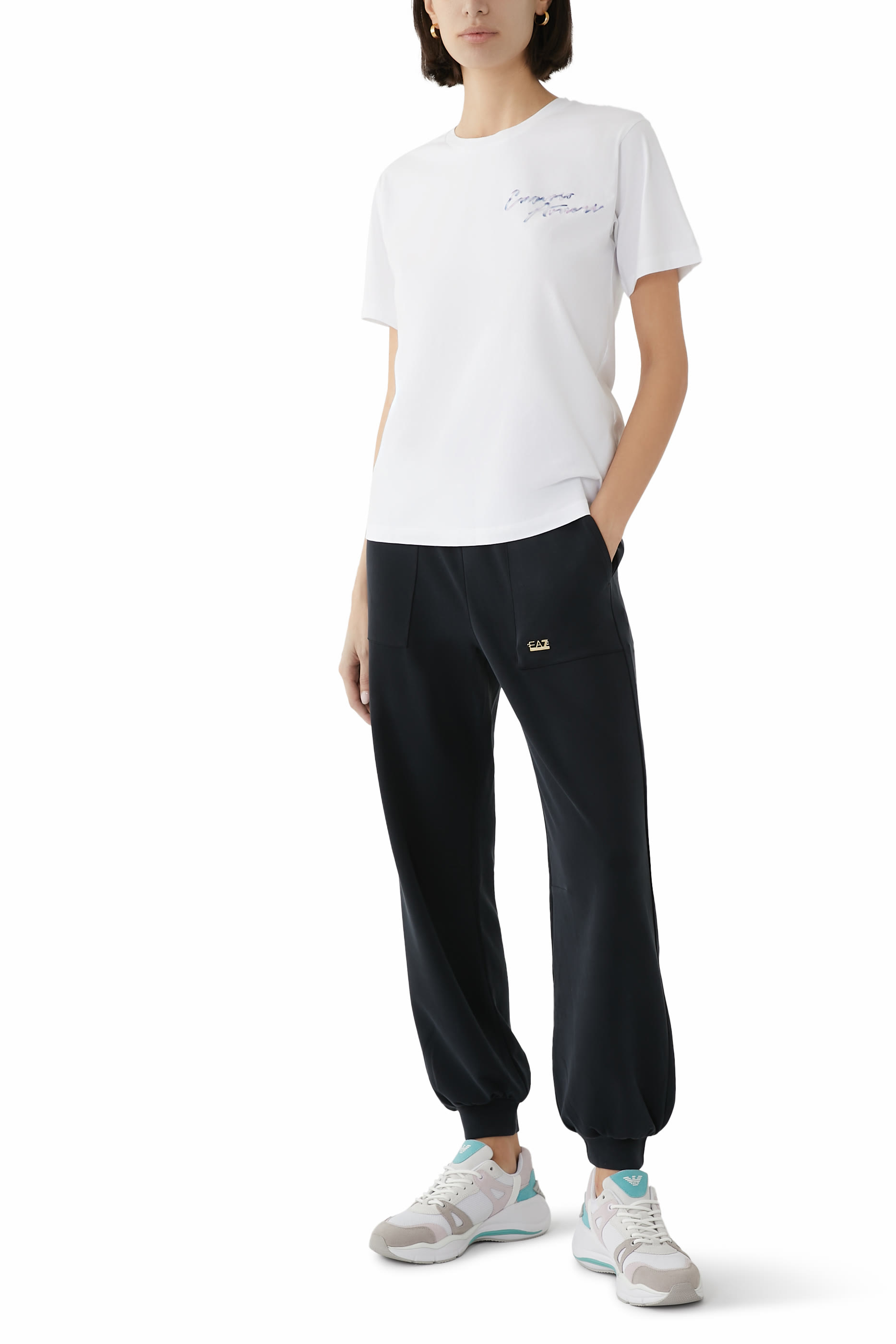 تيشيرت مطرز بشعار الماركة