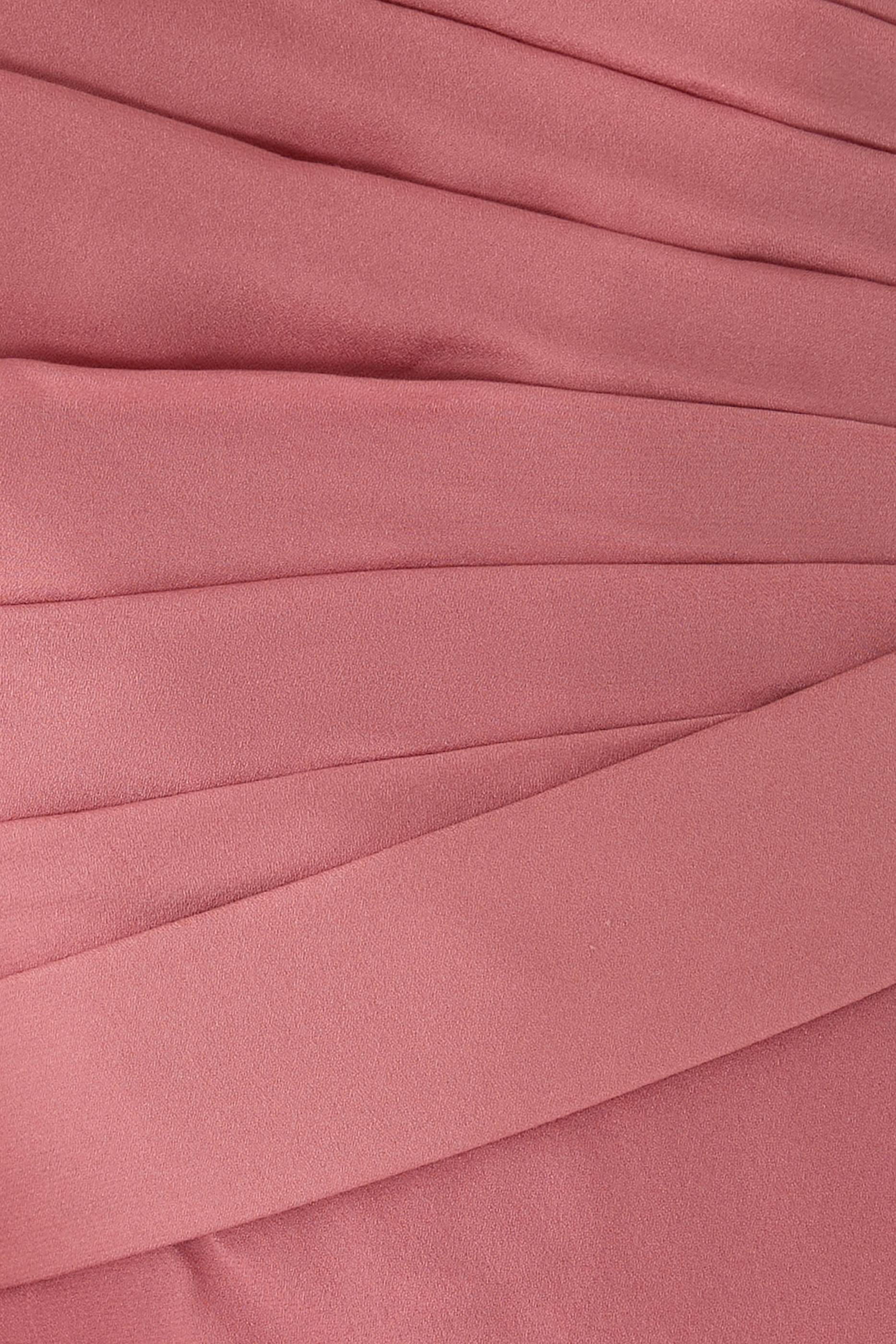 فستان سهرة بكتف مكشوف