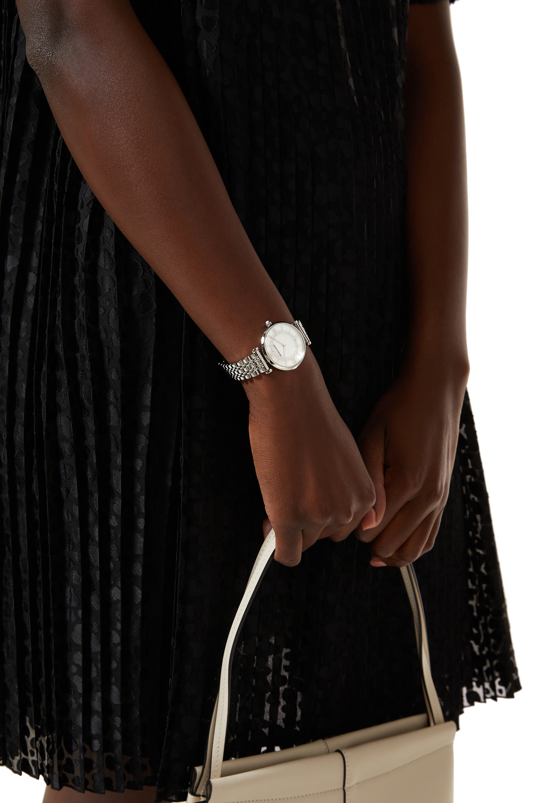 ساعة جياني بمشبك بتصميم حرف T ولون فضي ومشبك