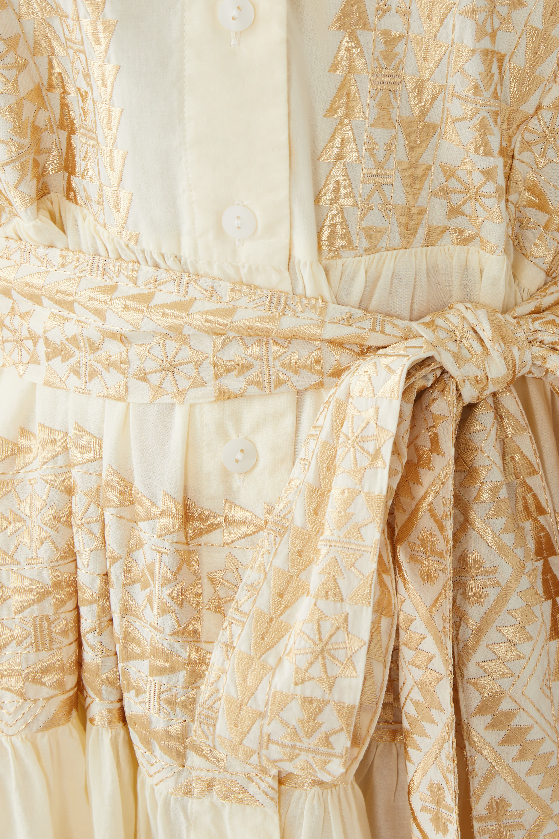 فستان قصير بأكمام طويلة