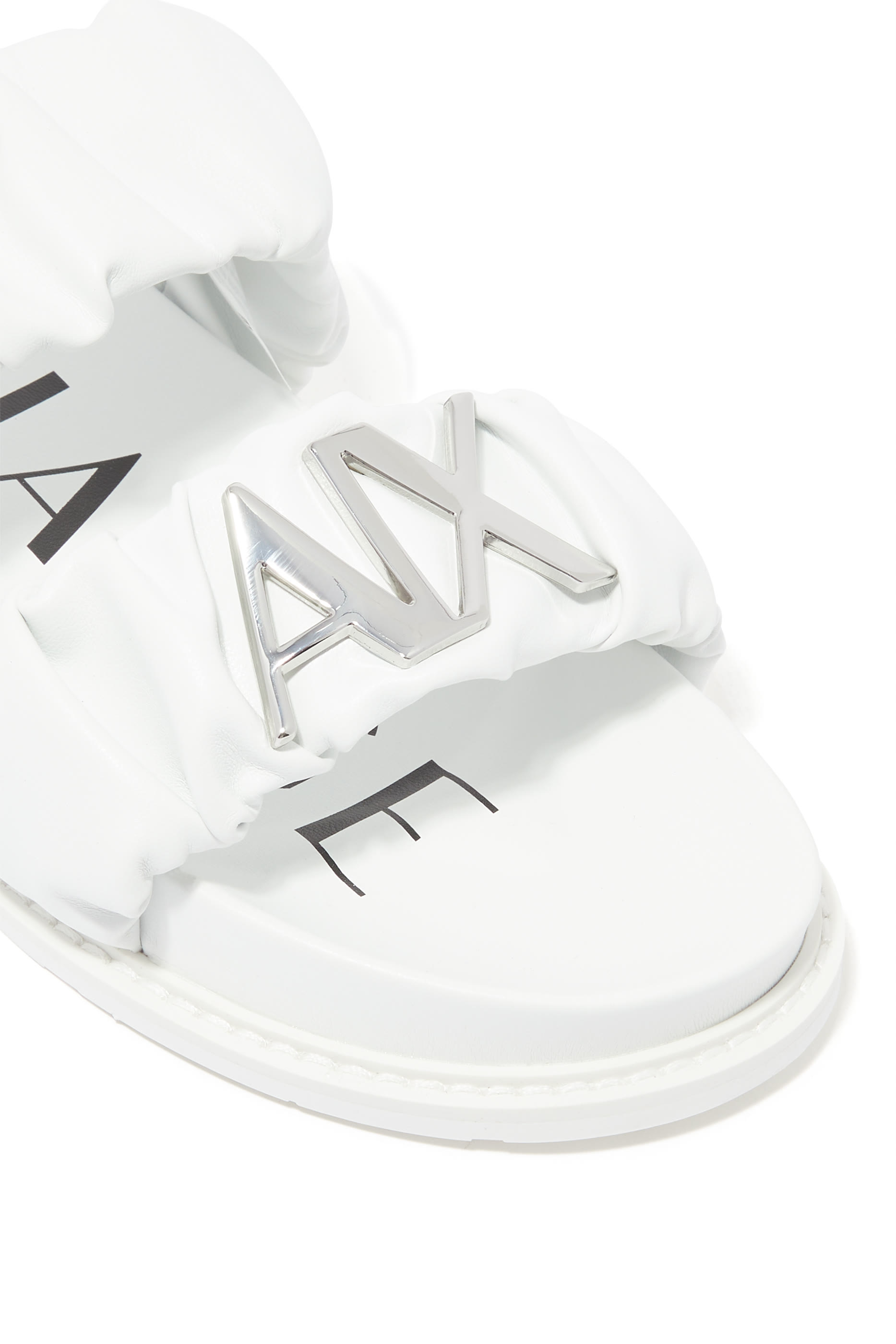 حذاء خفيف أريثا بسيور مكشكشة