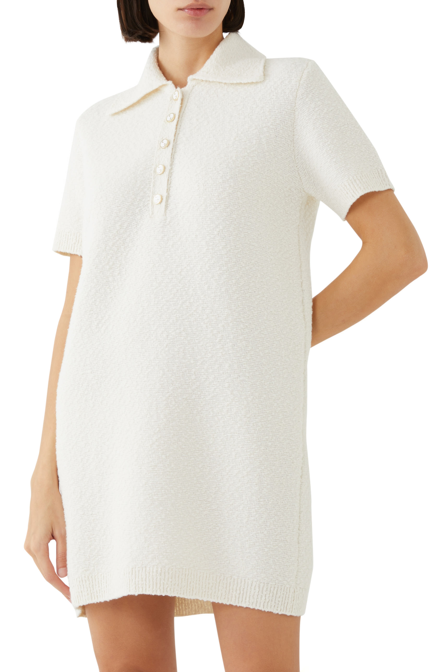 فستان بأكمام قصيرة