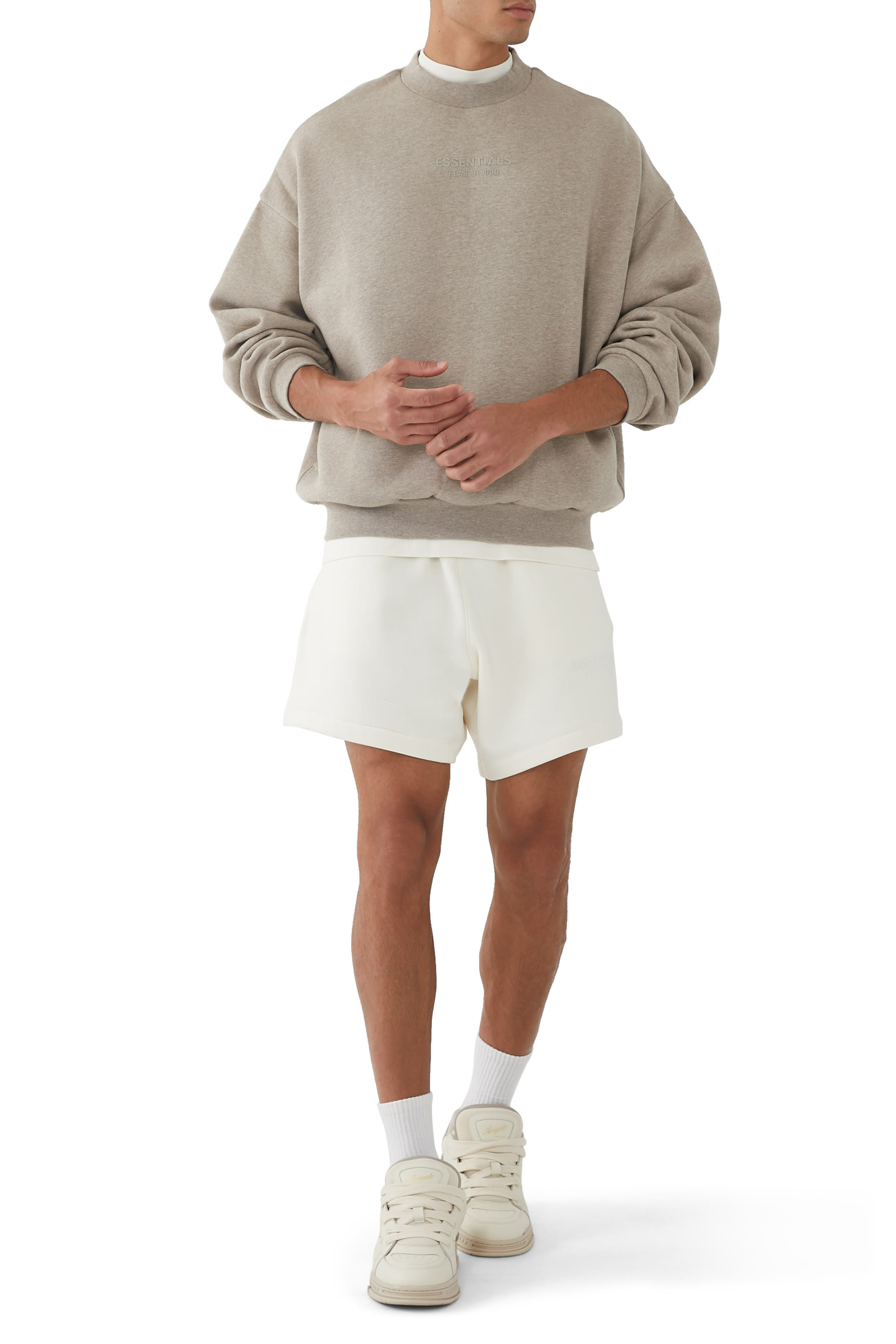 سويت شيرت بياقة ضيقة بشعار اسنشالز